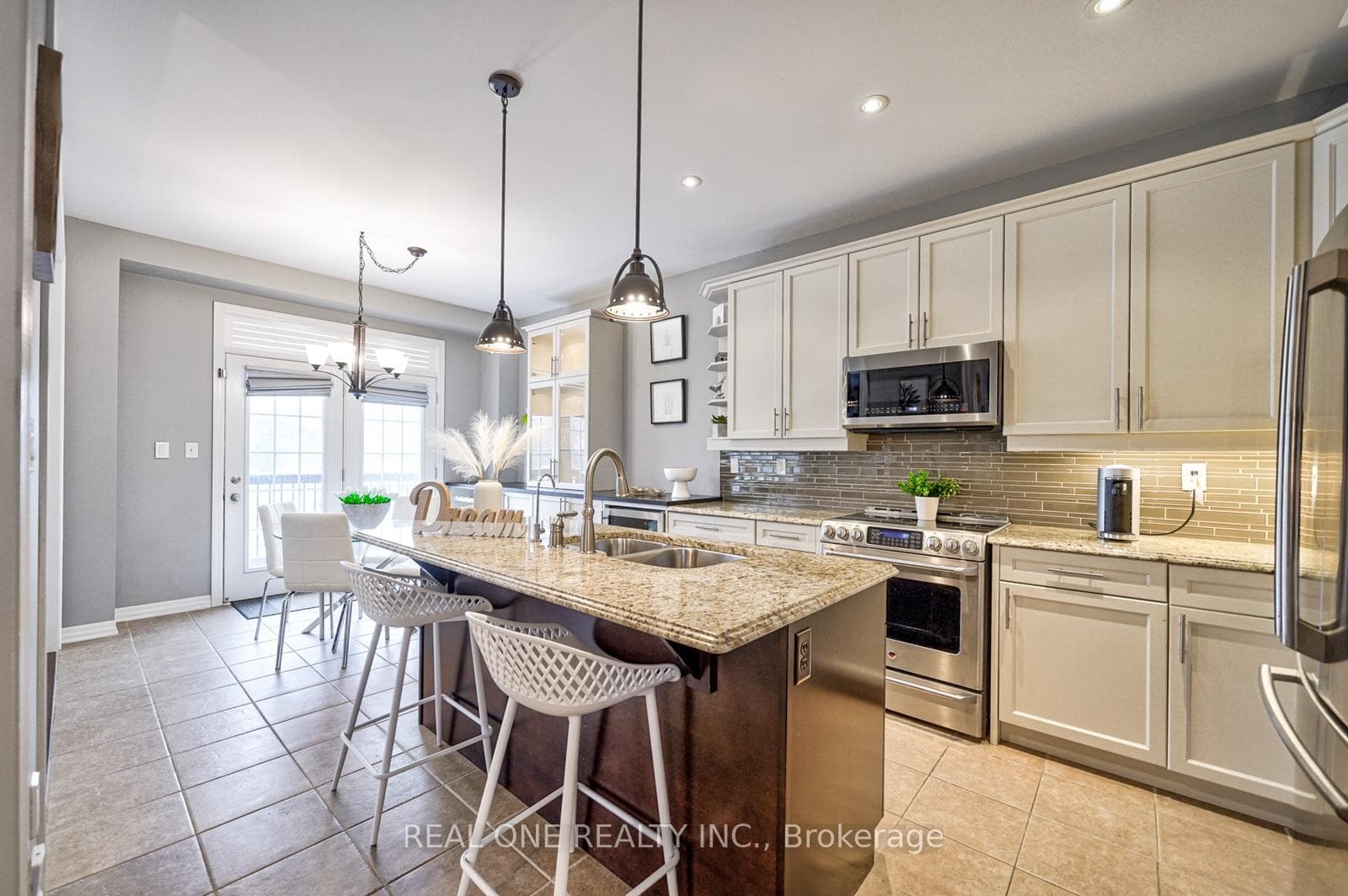 96 Cranston Street photo 10