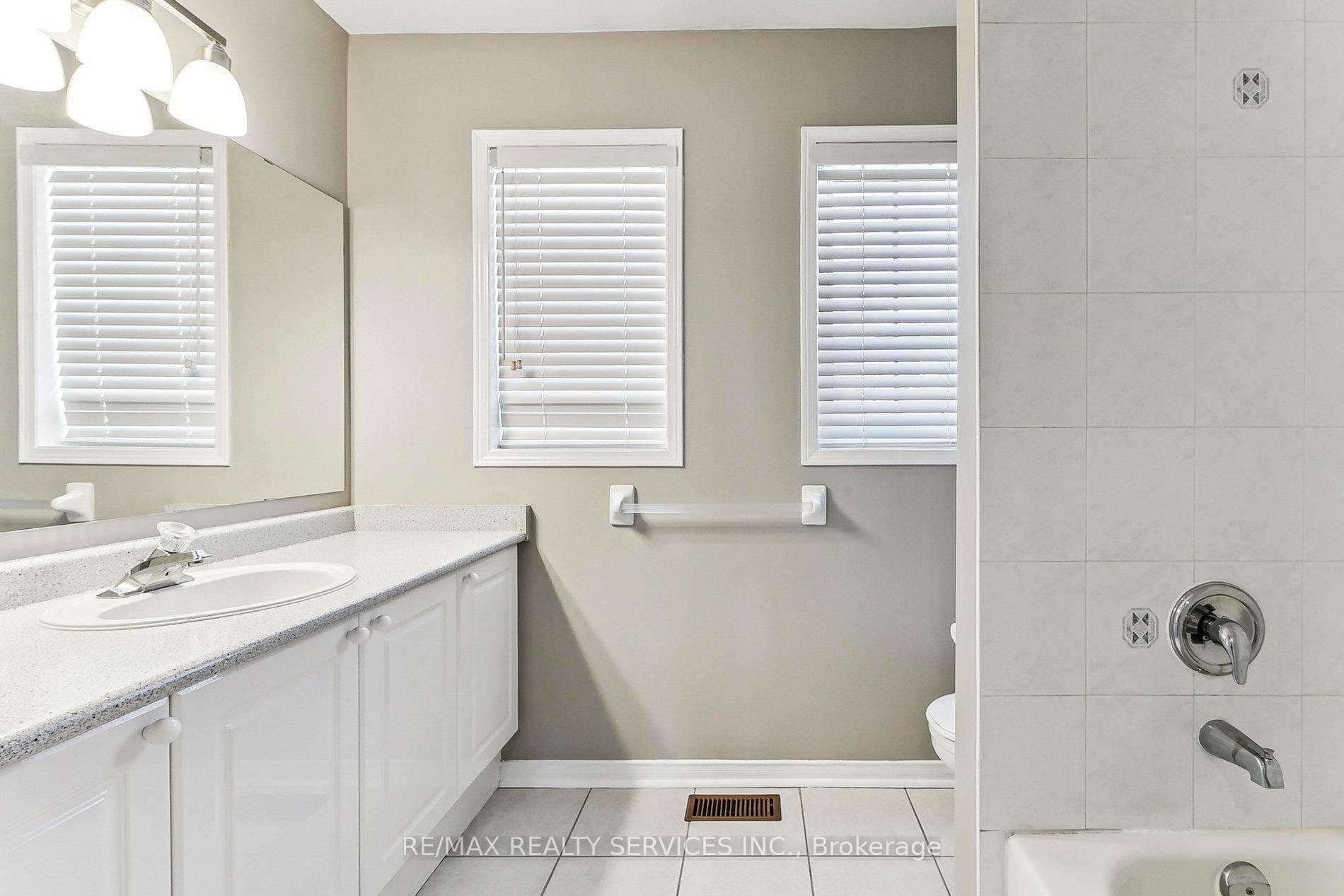 53 Baccarat Crescent photo 36