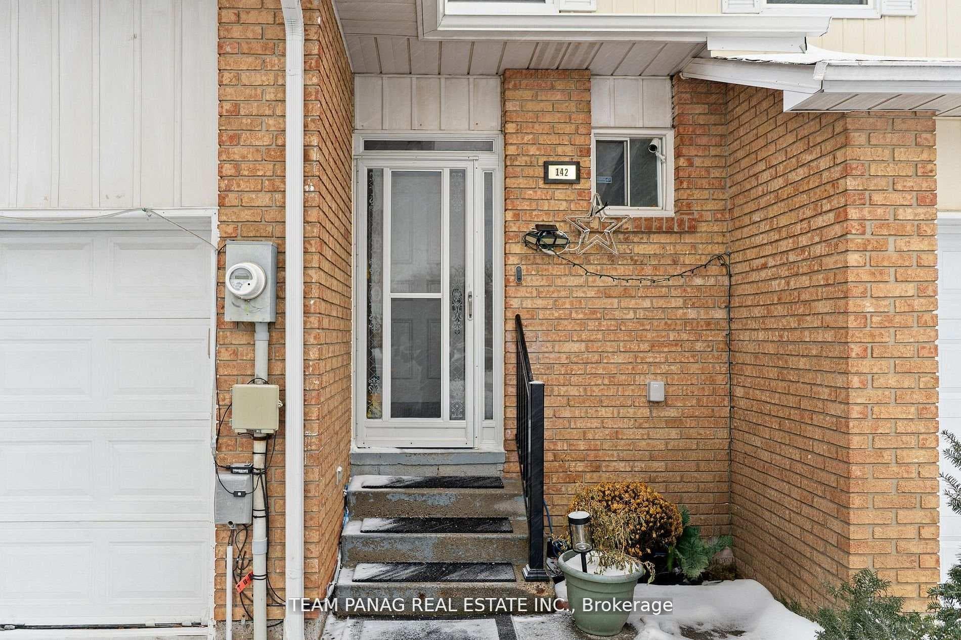 142 Ashurst Crescent photo 2