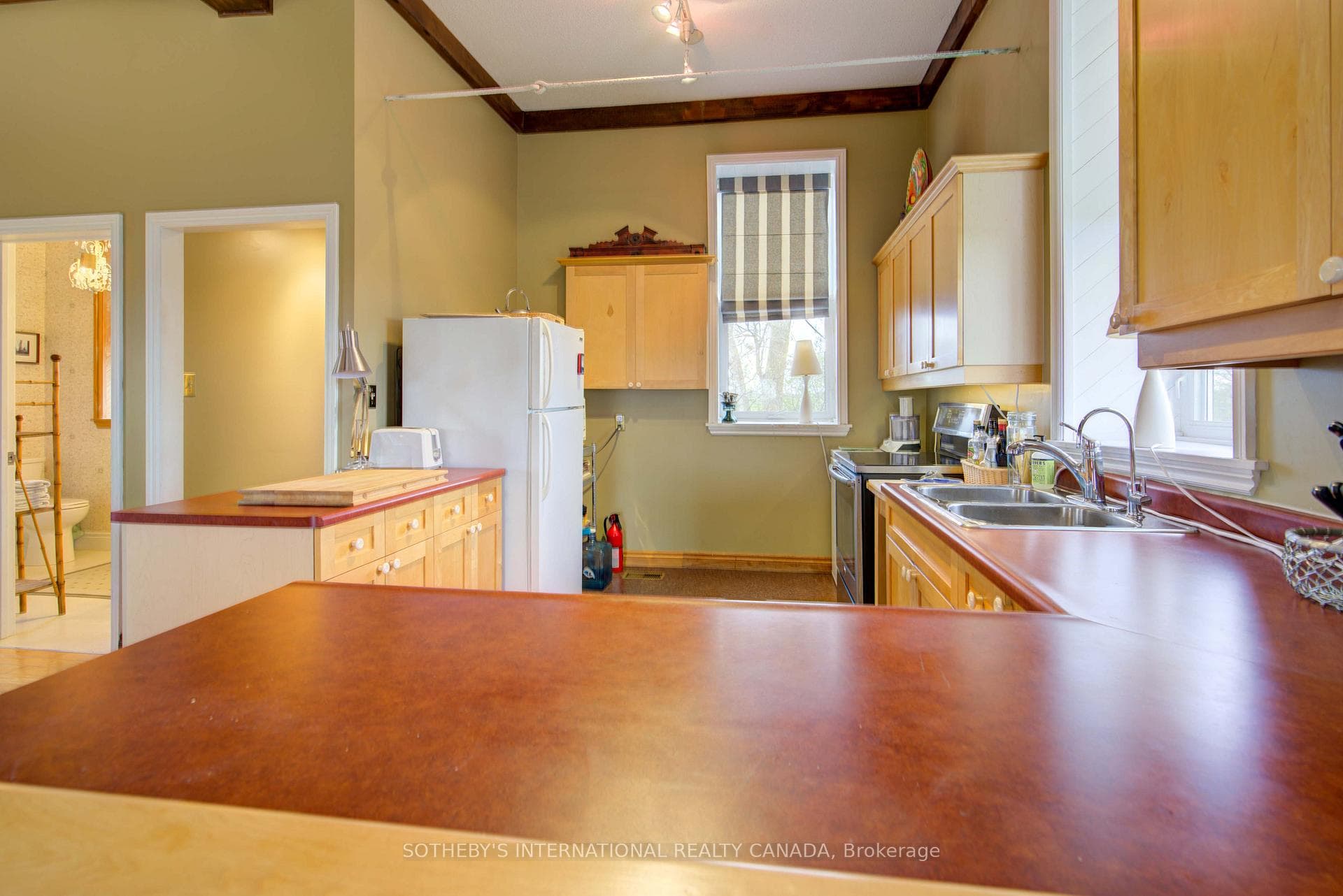 330 Green Road photo 12
