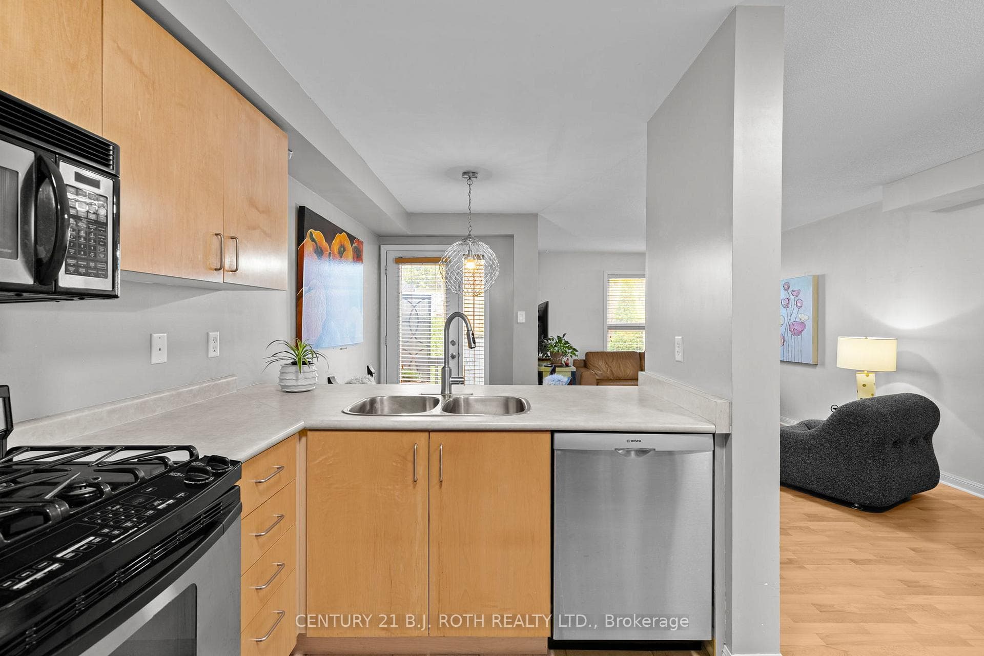359 FERNDALE Drive photo 9