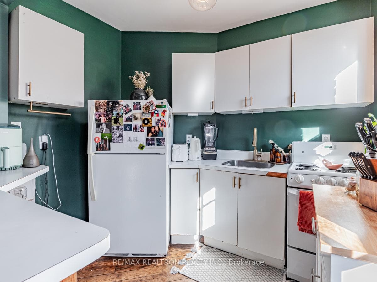 867 Bathurst Street photo 14