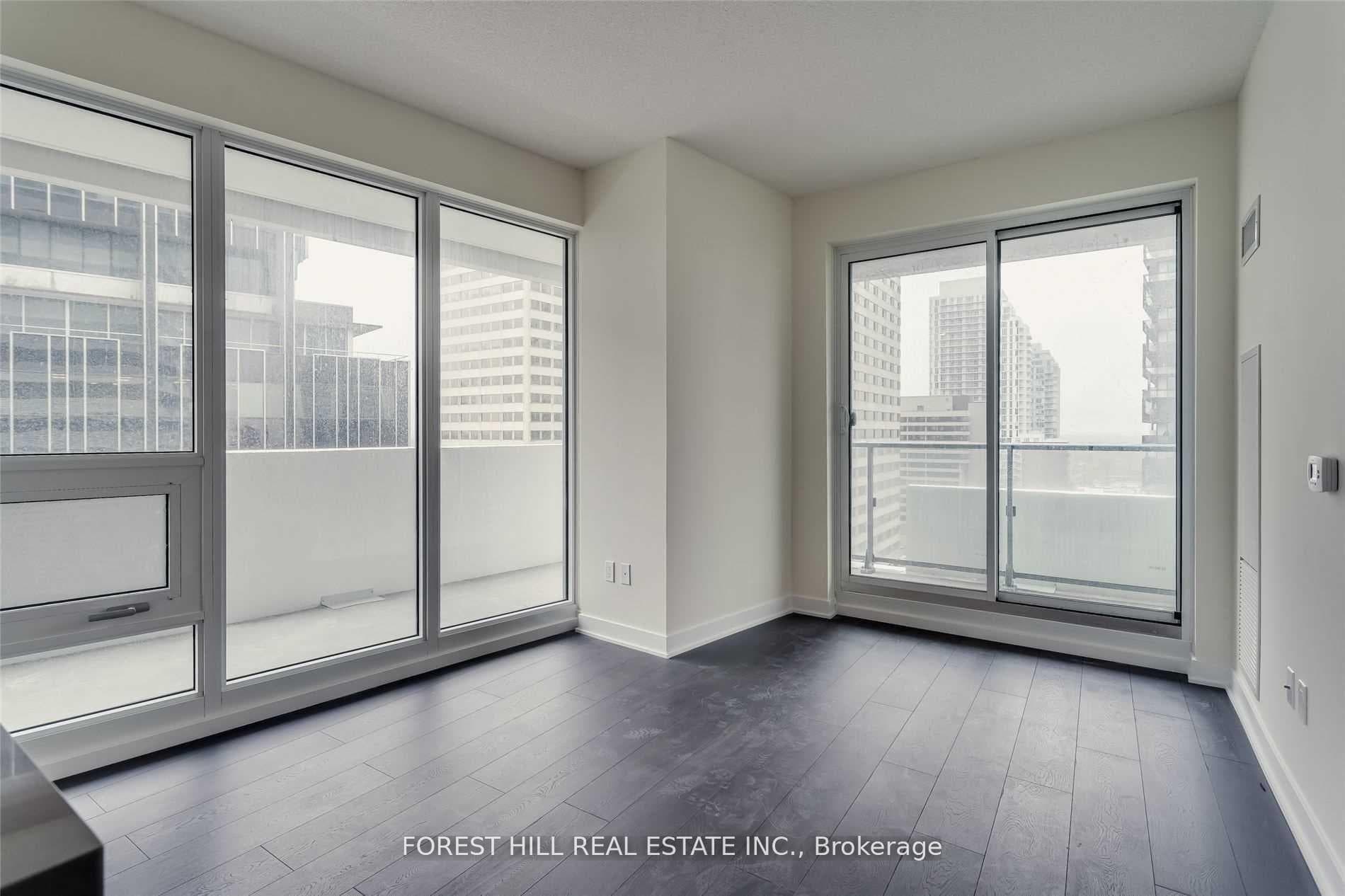 2221 Yonge Street Unit 5211 photo 7