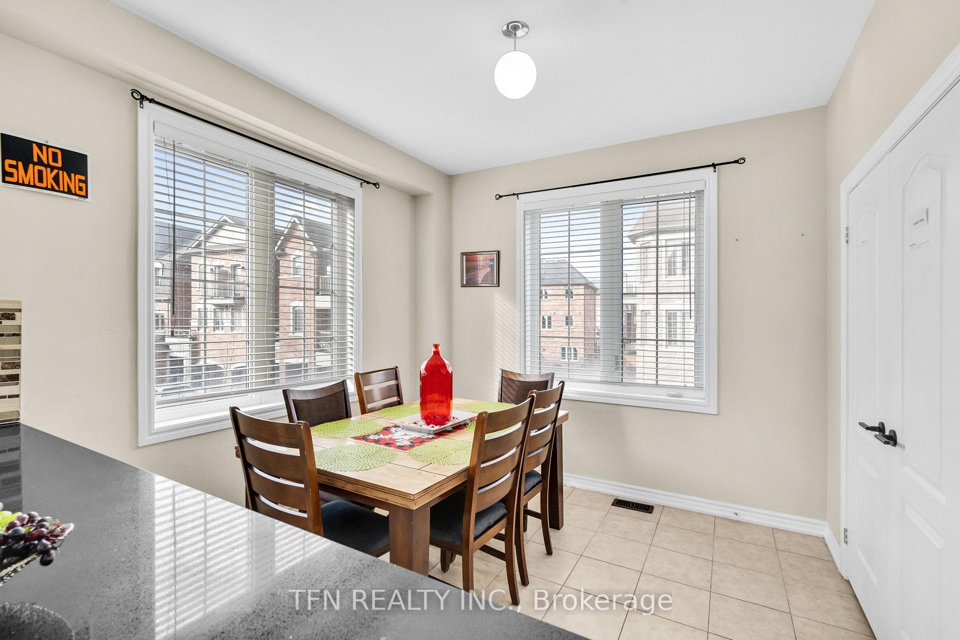 2 Shiff Crescent photo 15