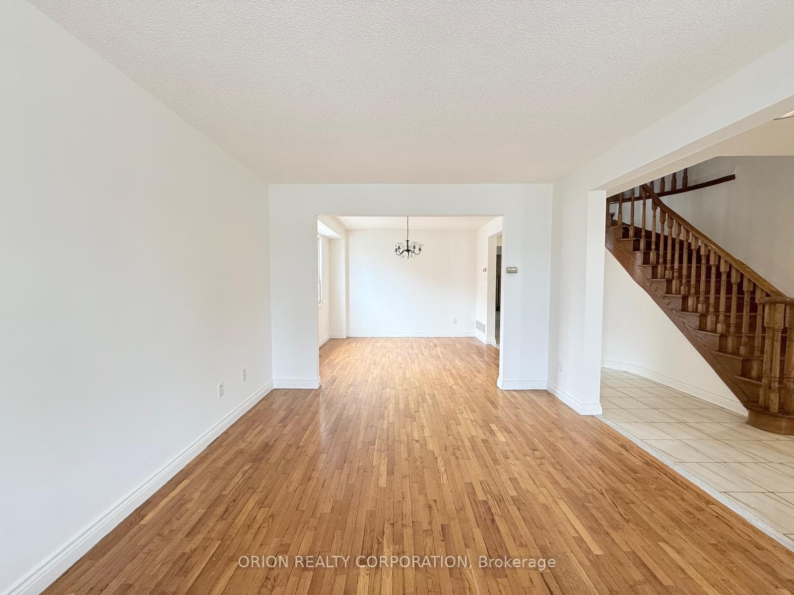 274 Viewmount Avenue Unit Upper photo 10