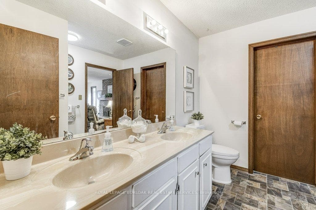1054 Shepherd's Drive photo 16