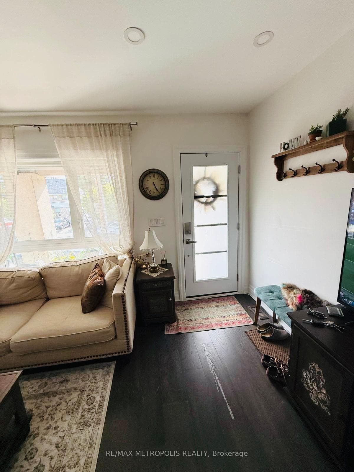 383 Coxwell Avenue Unit MAIN & UPPER photo 21