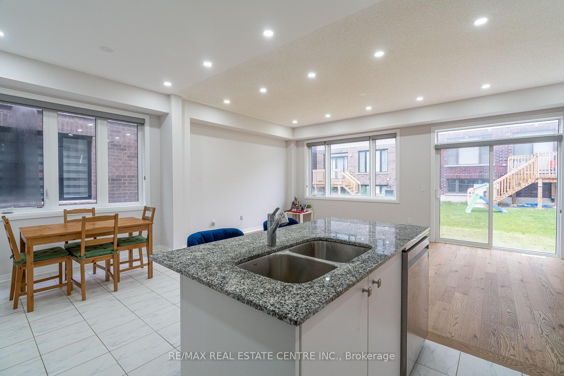 123 Freedom Crescent photo 10