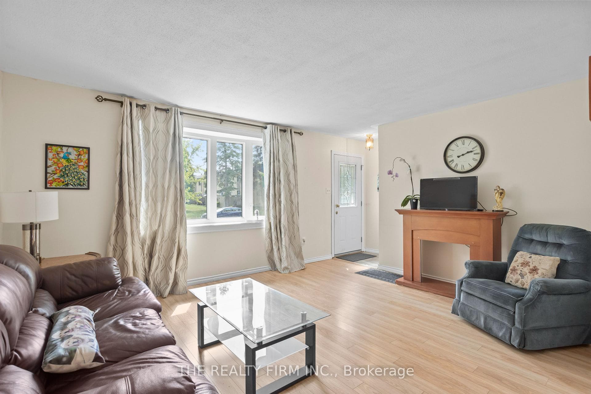 681 Ladybrook Crescent photo 9