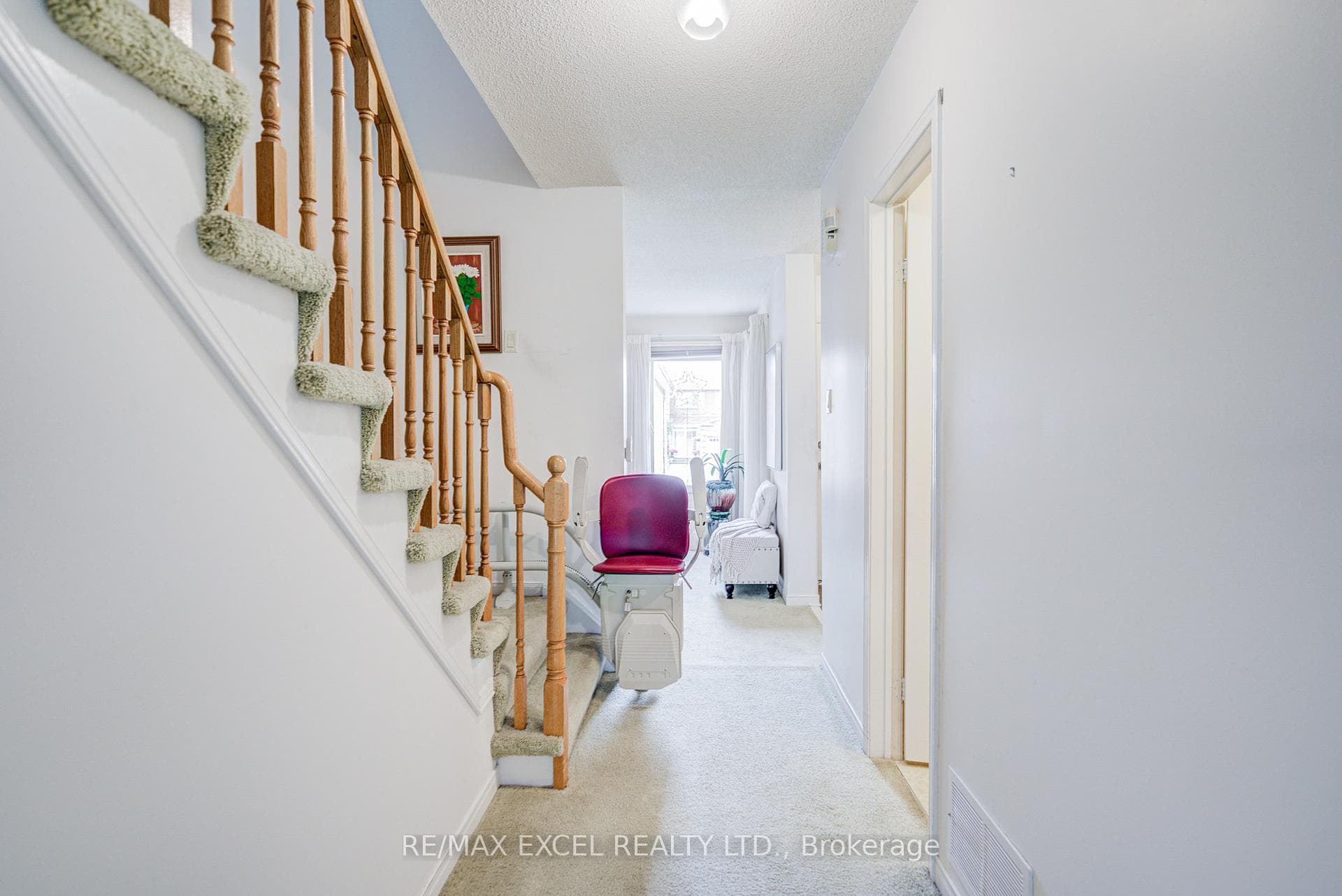 74 Holmbush Crescent photo 22