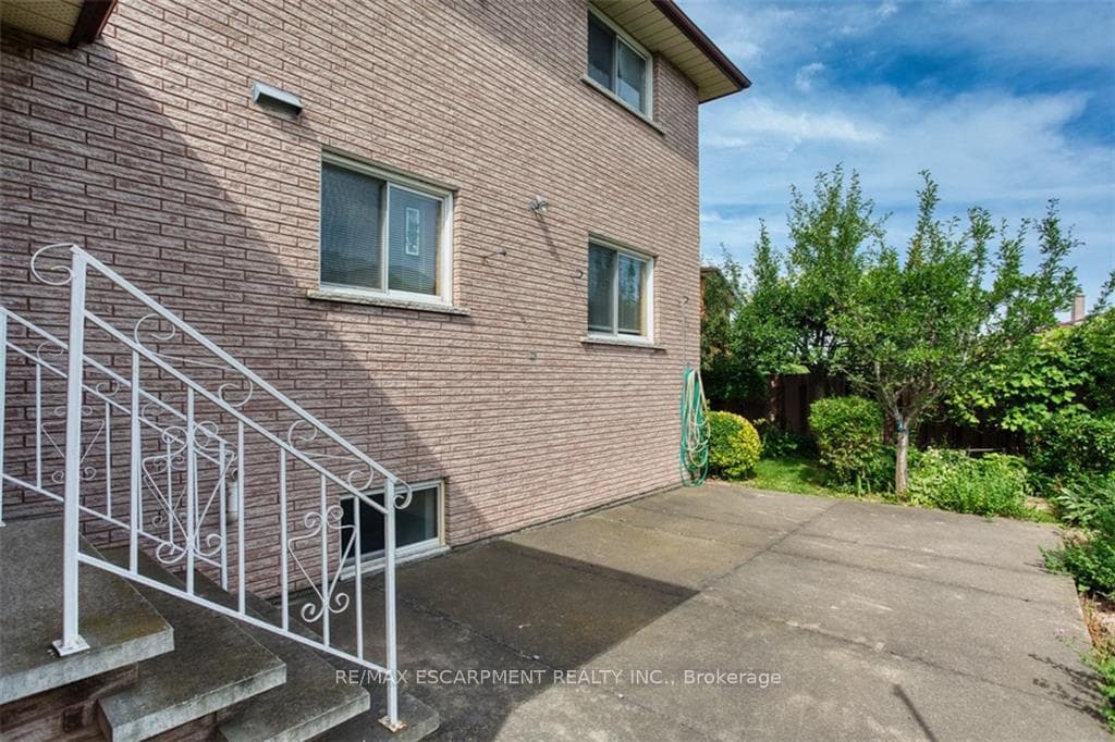 30 Pavarotti Court photo 34