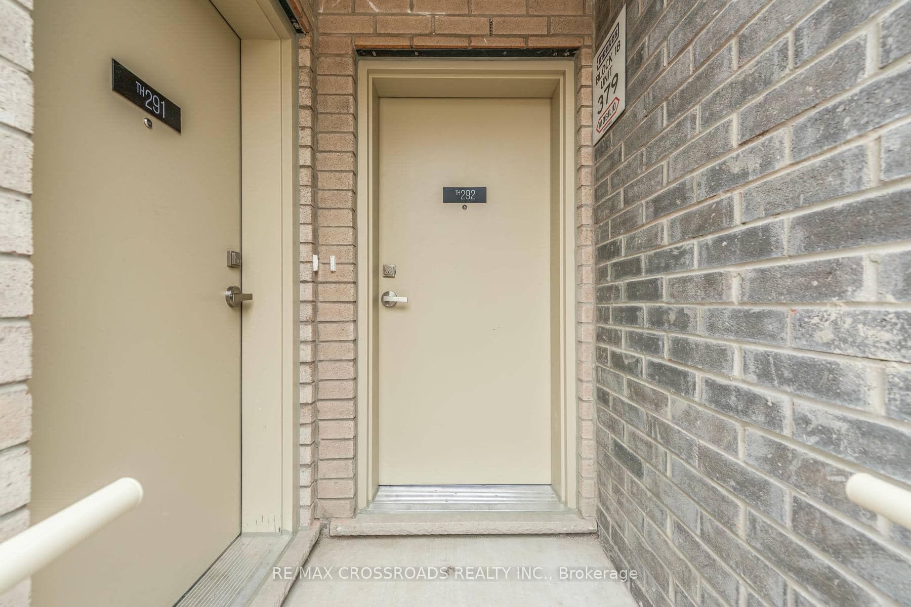140 Honeycrisp Crescent Unit 292 photo 2