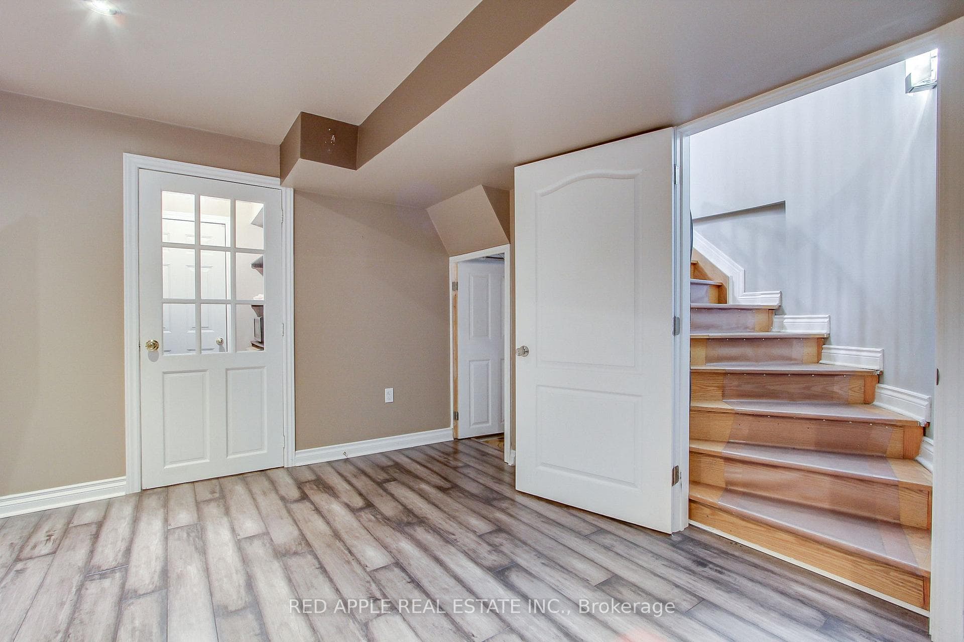 64 Metcalfe Drive photo 31