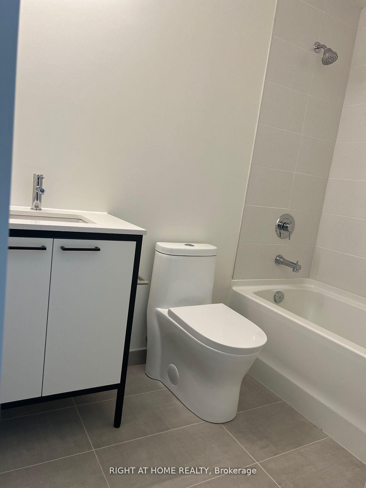 1808 St.Clair Avenue Unit 1004 photo 5