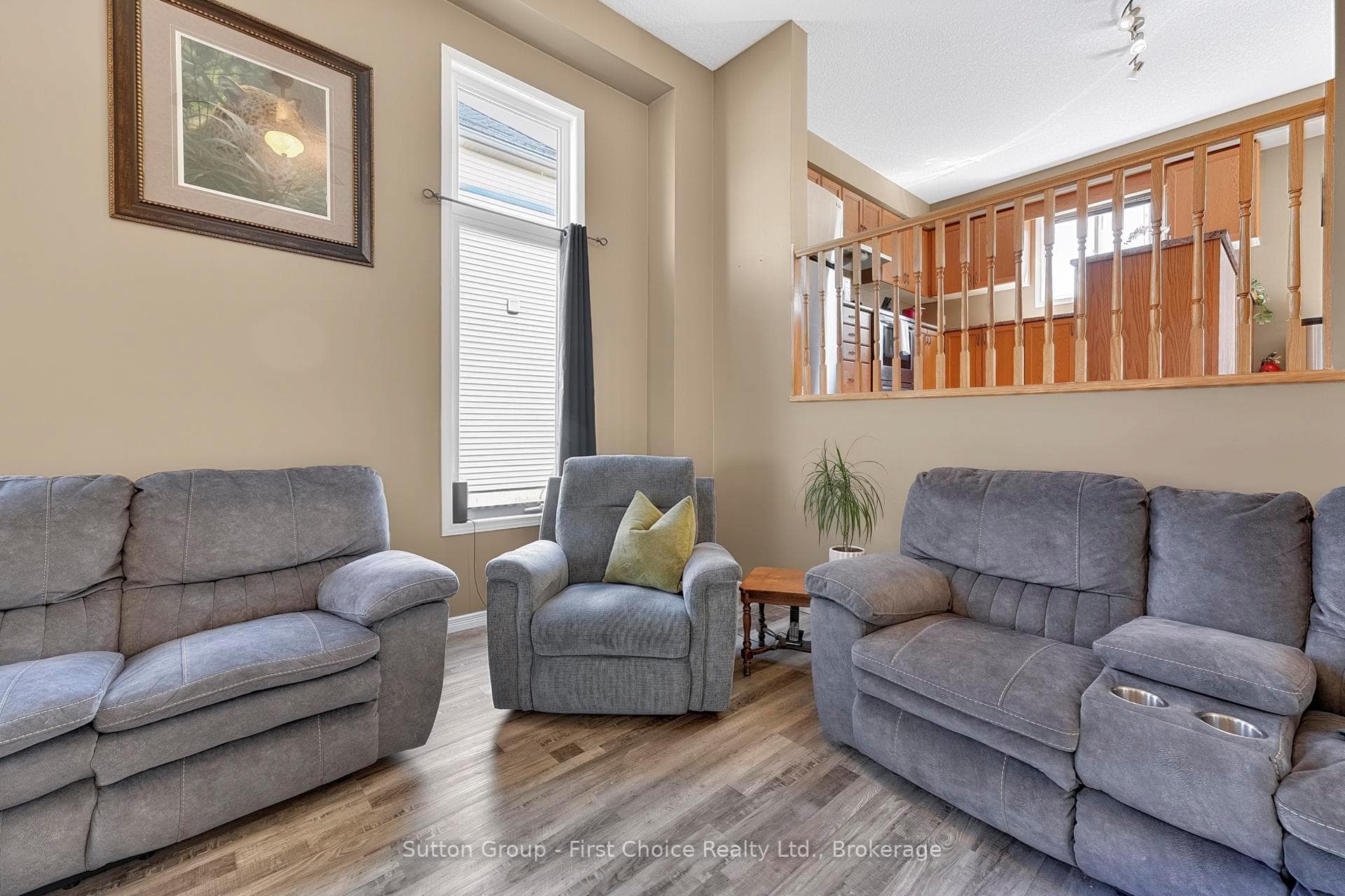 670 Reid Crescent photo 10