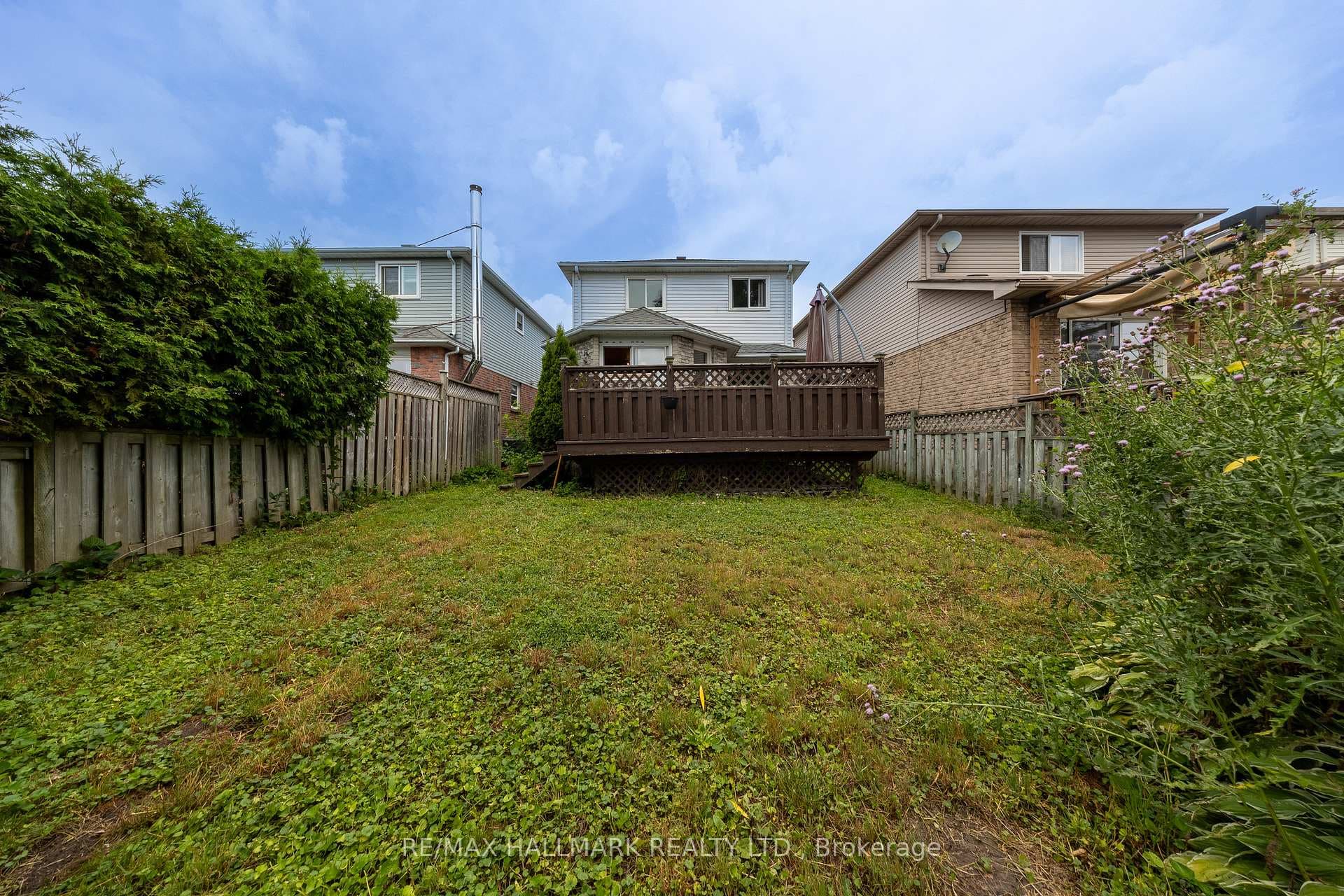 200 Adele Crescent photo 17