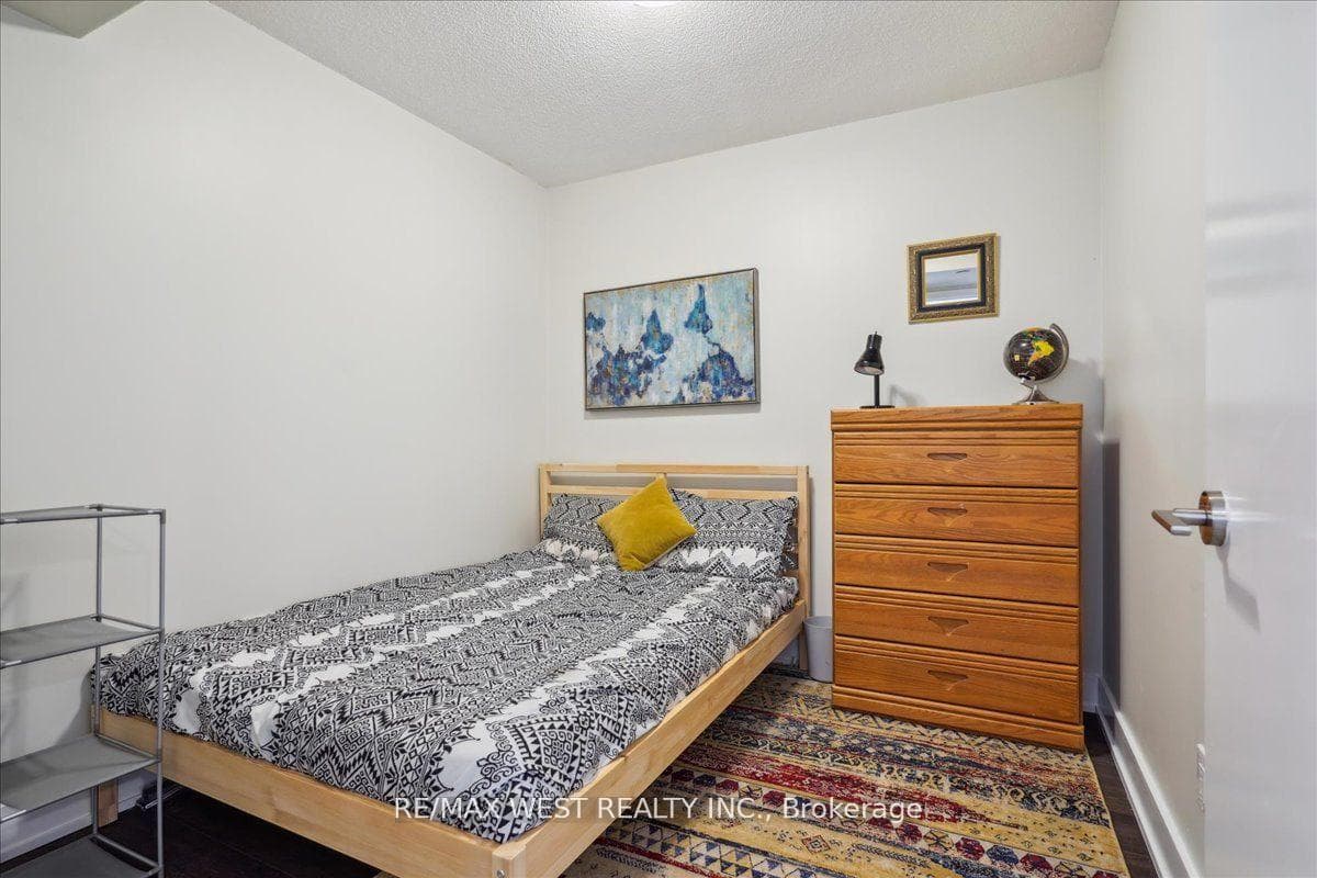 219 Dundas Street Unit 1808 photo 6