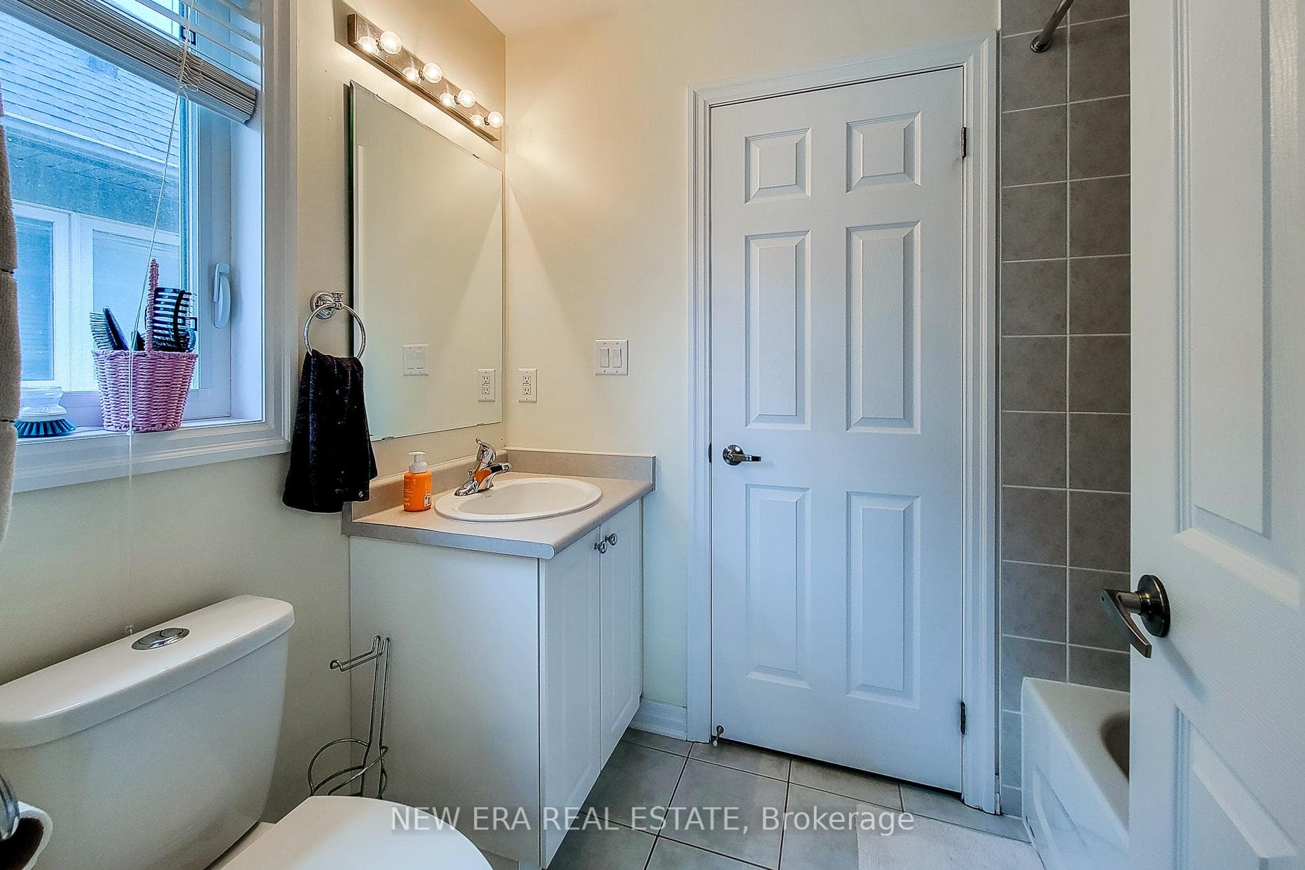 128 Montreal Circle photo 34