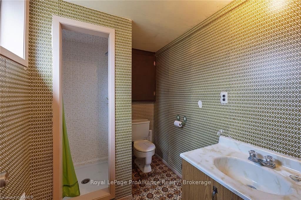 21 CRESCENT Drive photo 27