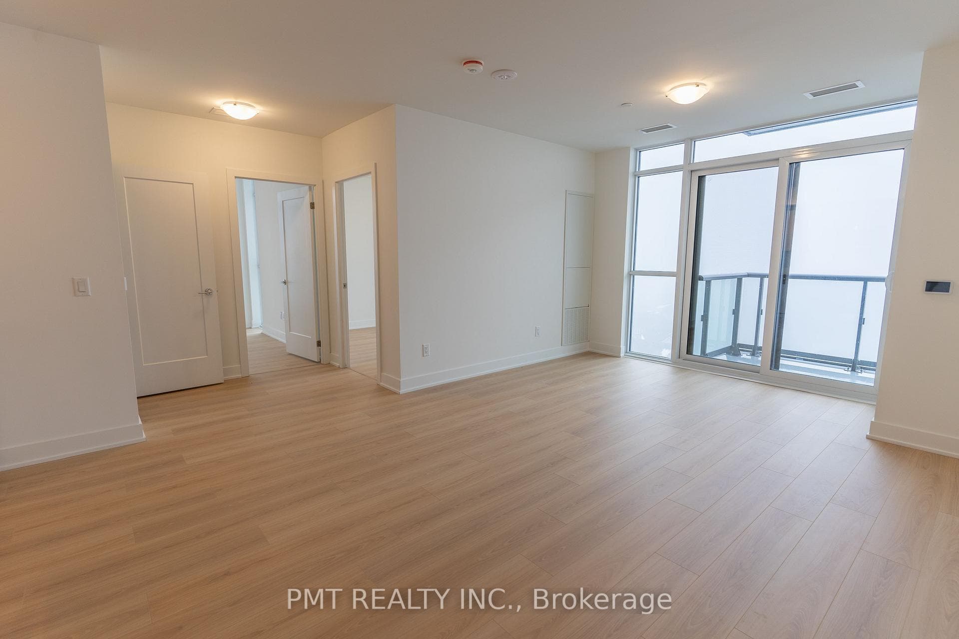 2545 Simcoe Street Unit 906 photo 9