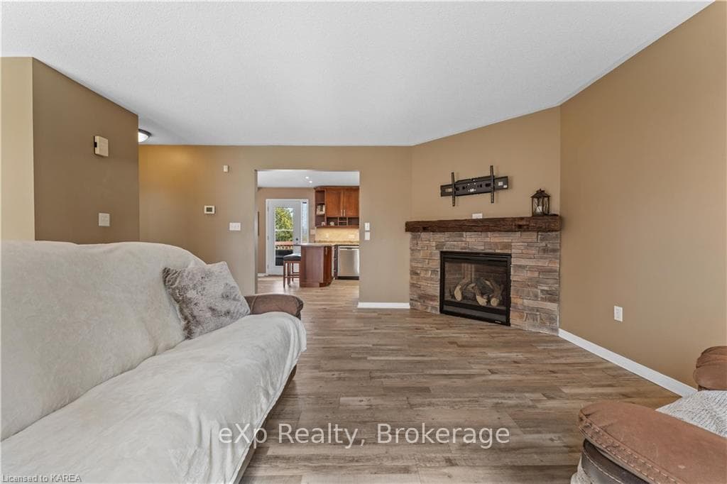 315 AMHERST Drive photo 6