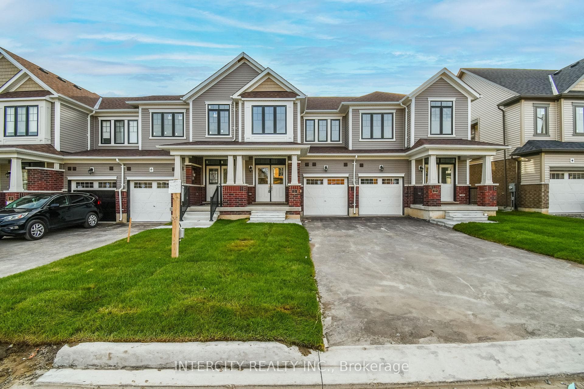 21 Rochester Drive photo 1