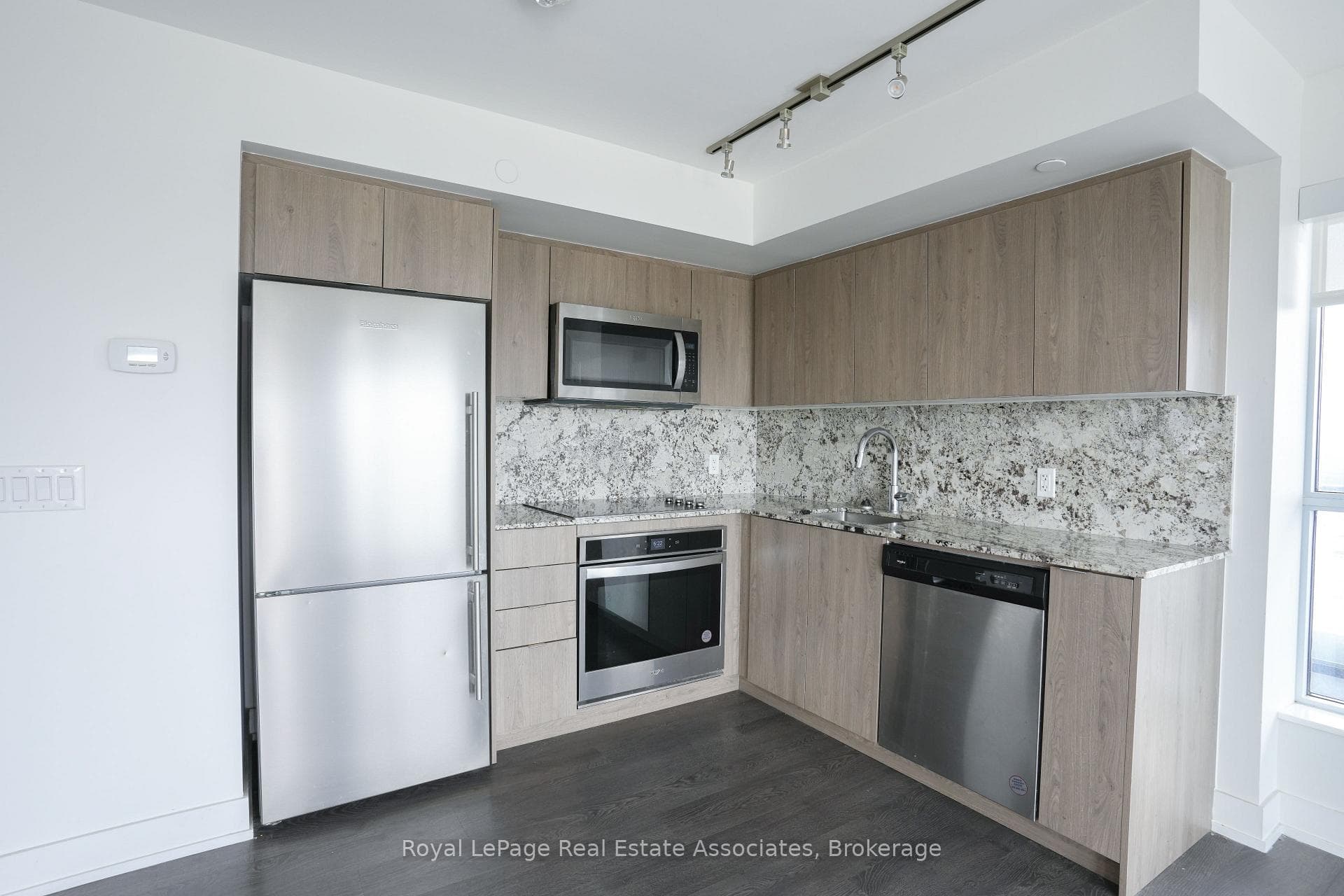 5 Mabelle Avenue Unit 1828 photo 7