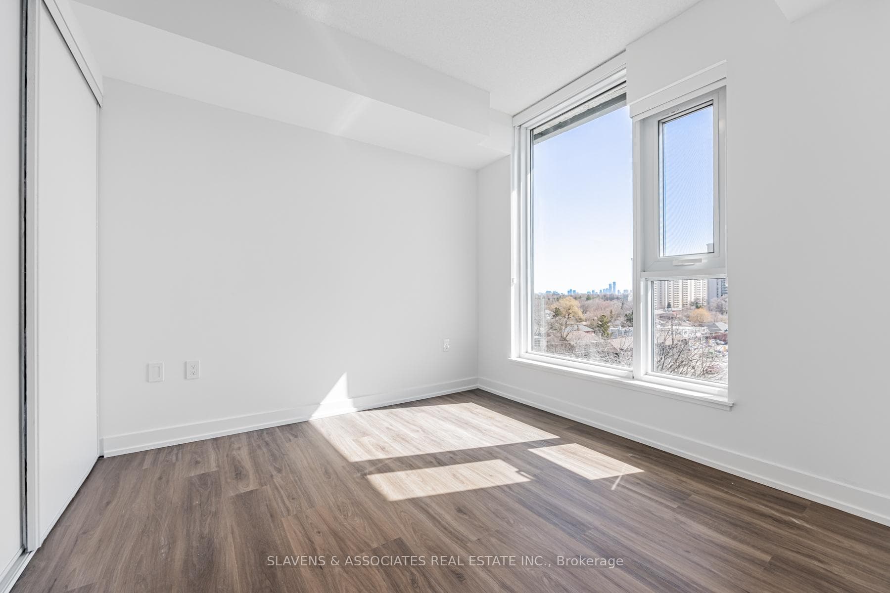 556 Marlee Avenue Unit 706 photo 19