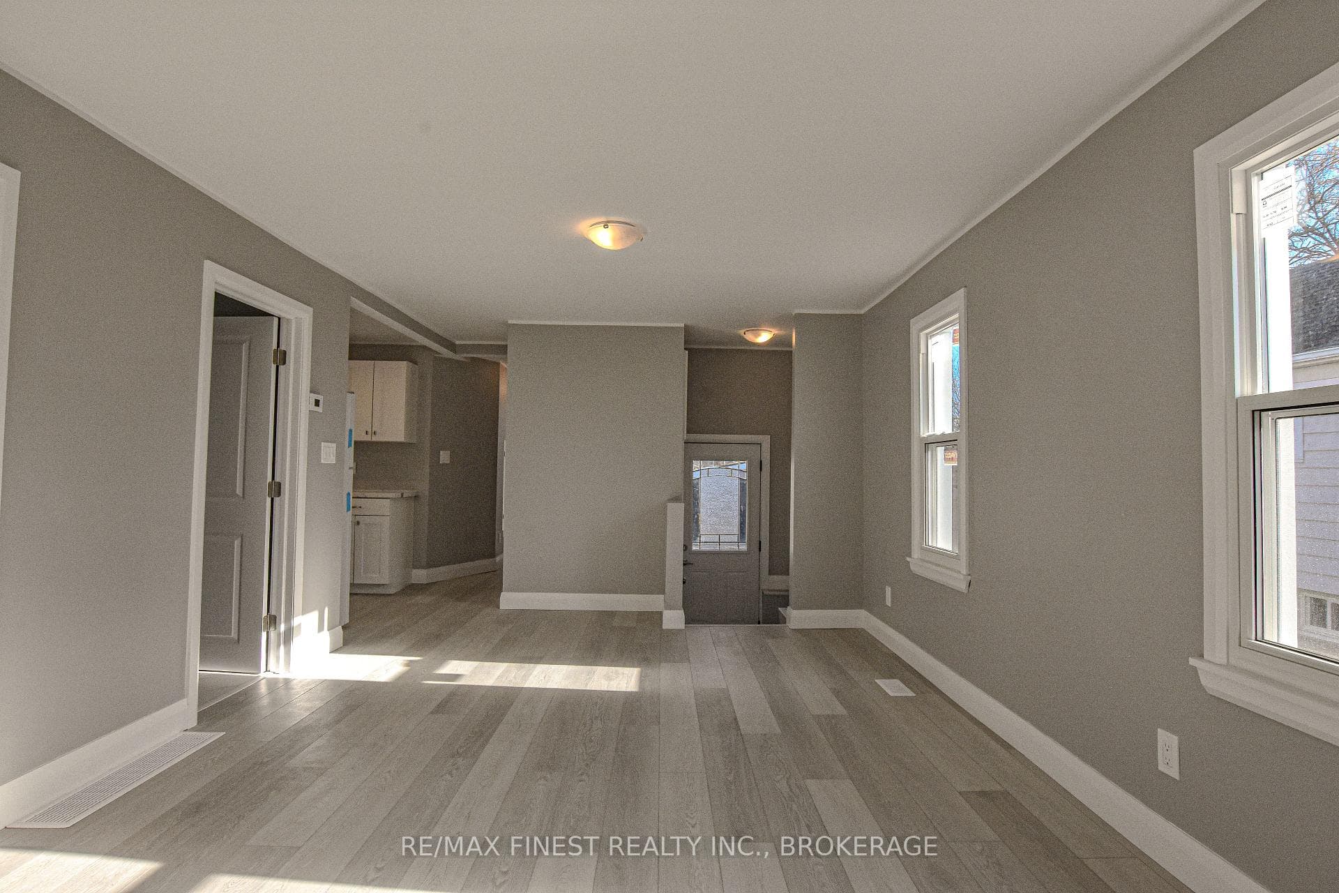 623 Macdonnell Street photo 6