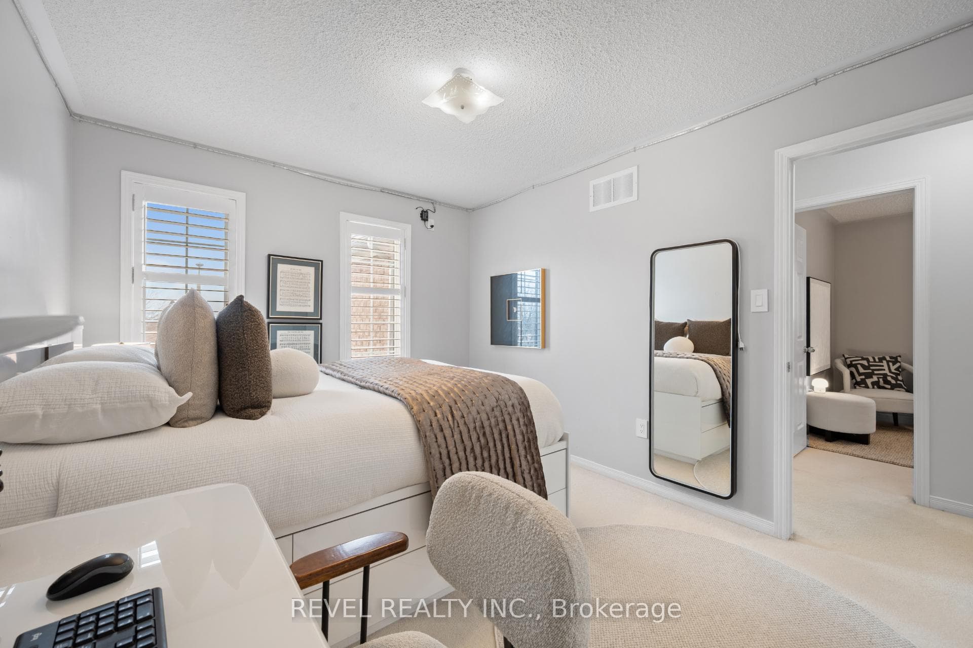 10 Dinsdale Drive photo 25