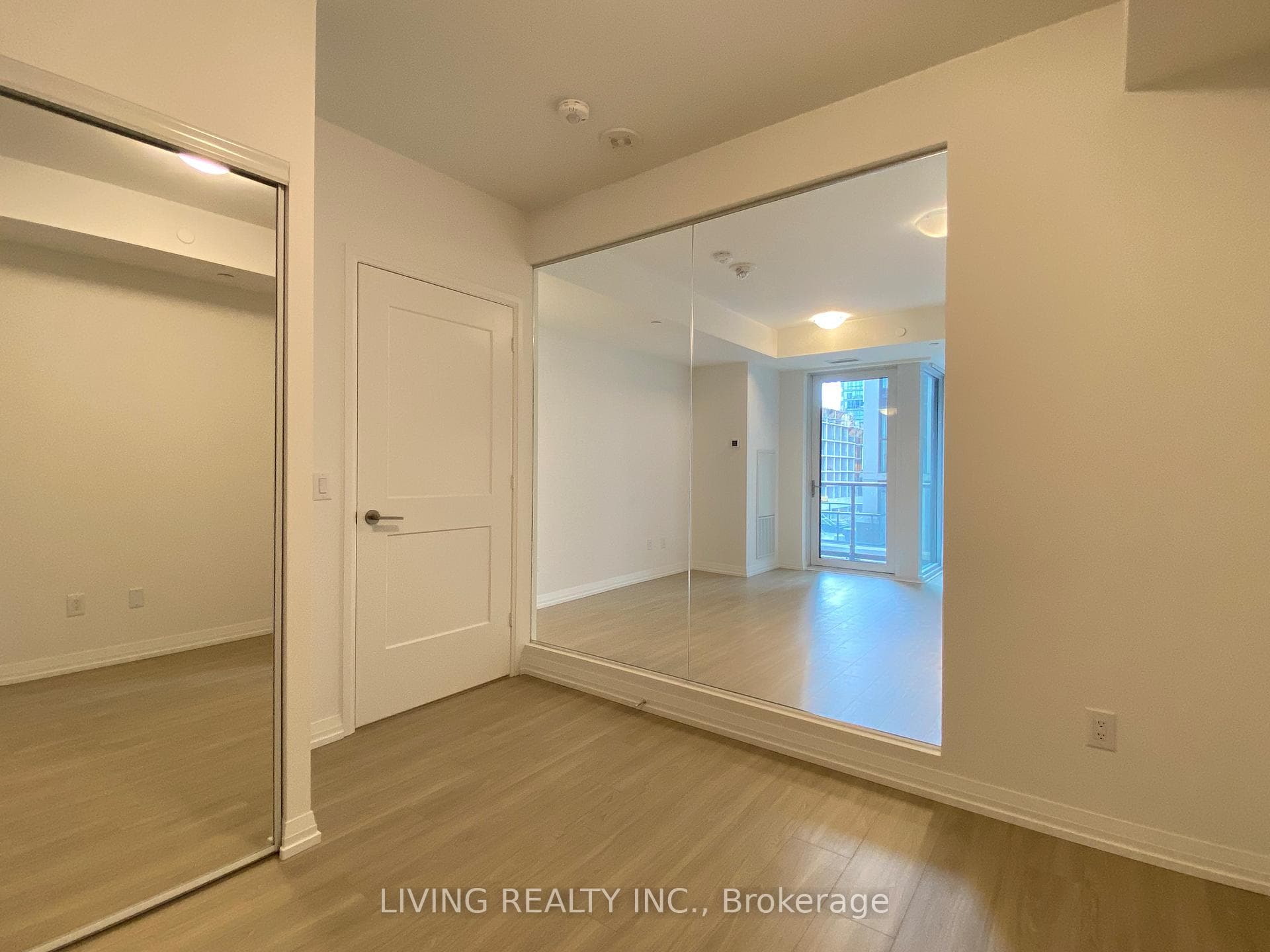 8 Widmer Street Unit 815 photo 19