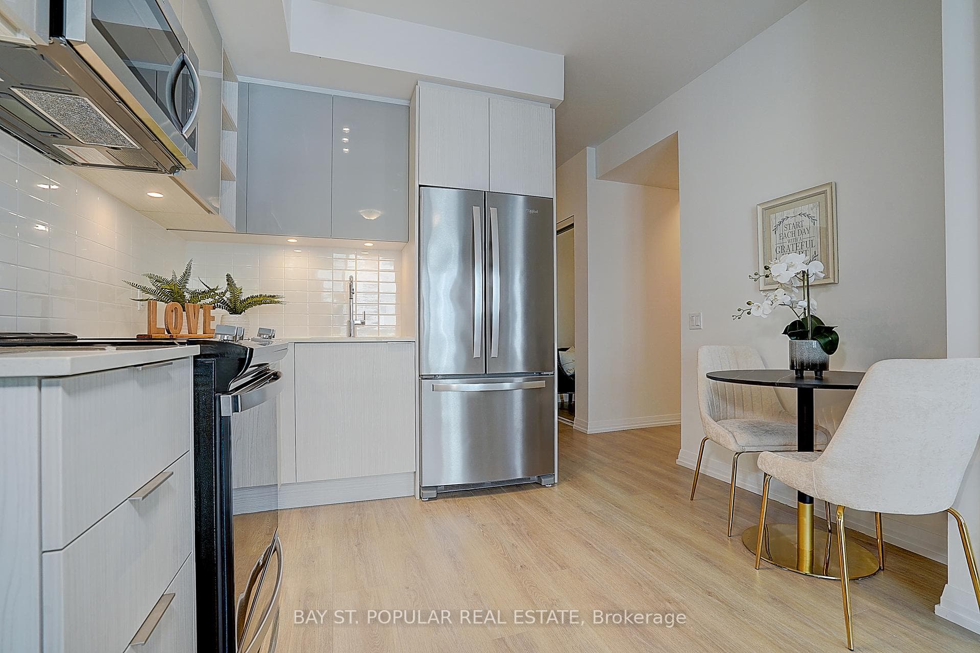 50 Dunfield Avenue Unit 812 photo 12