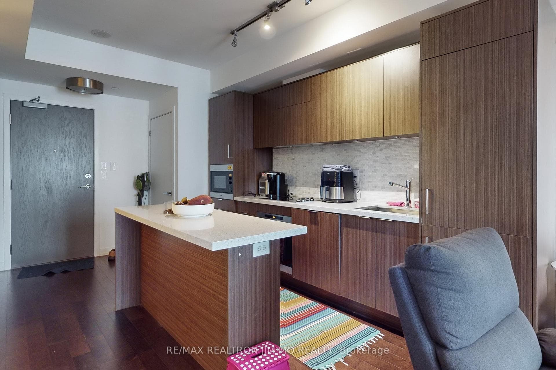 21 Widmer Street Unit 1812 photo 8