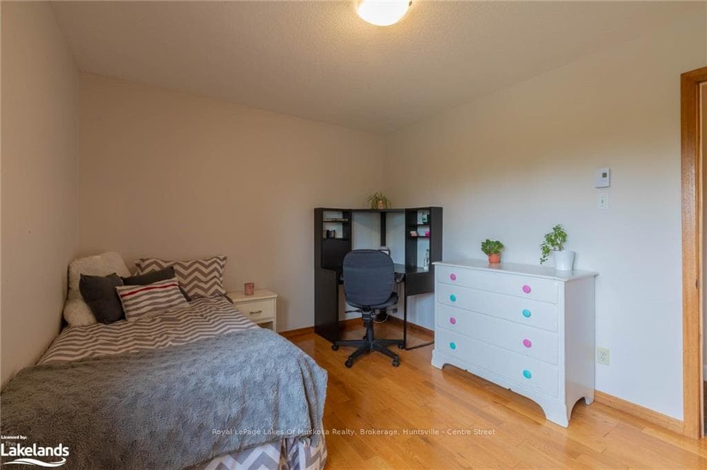 28 LAKE Drive photo 31