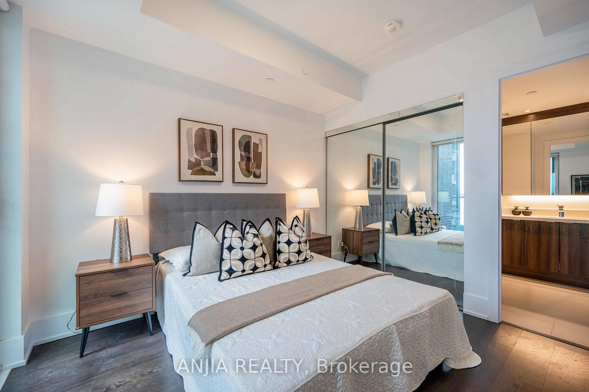 1 Edgewater Drive Unit 507 photo 15