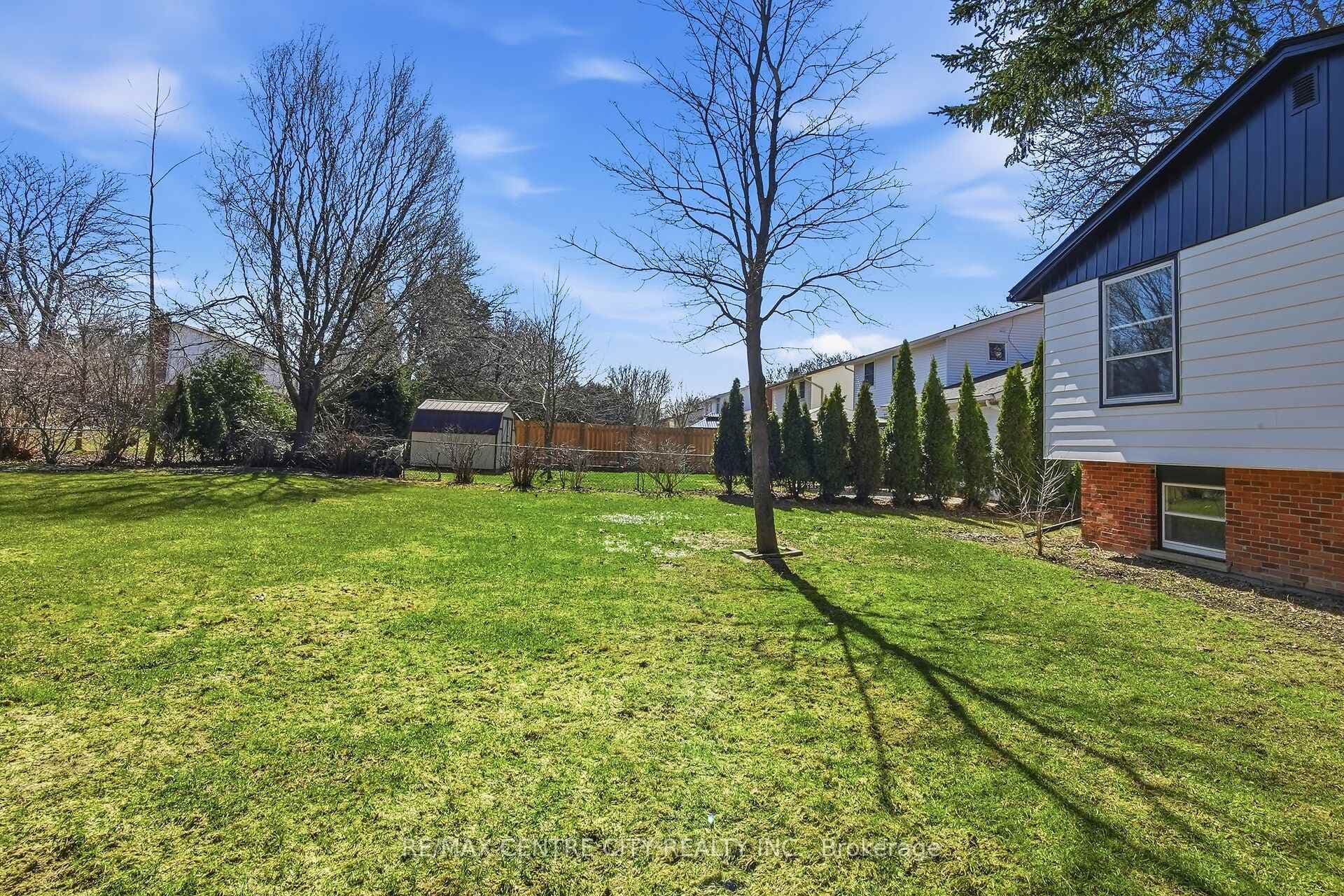 937 Fontaine Road photo 45