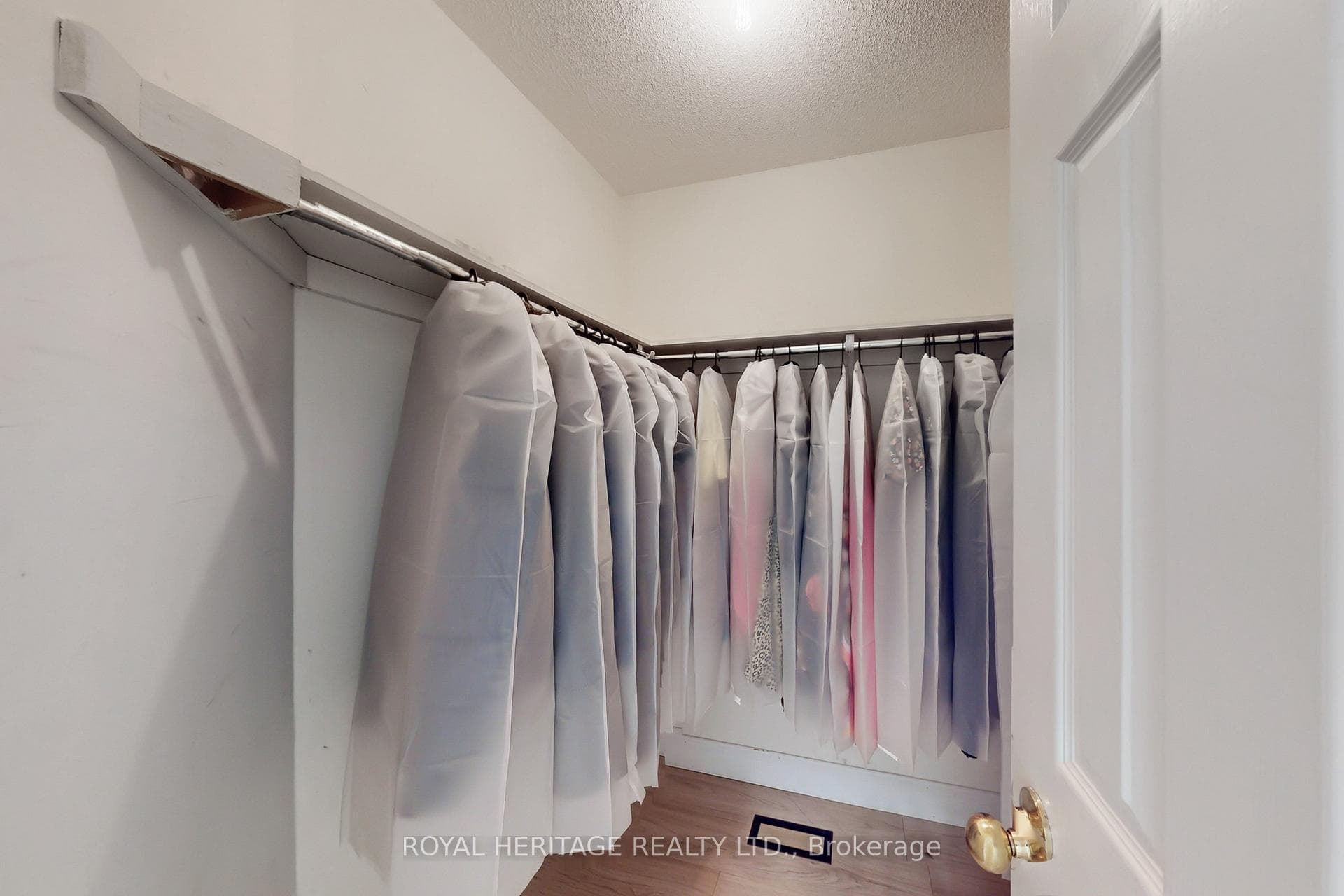 64 Booth Crescent photo 26