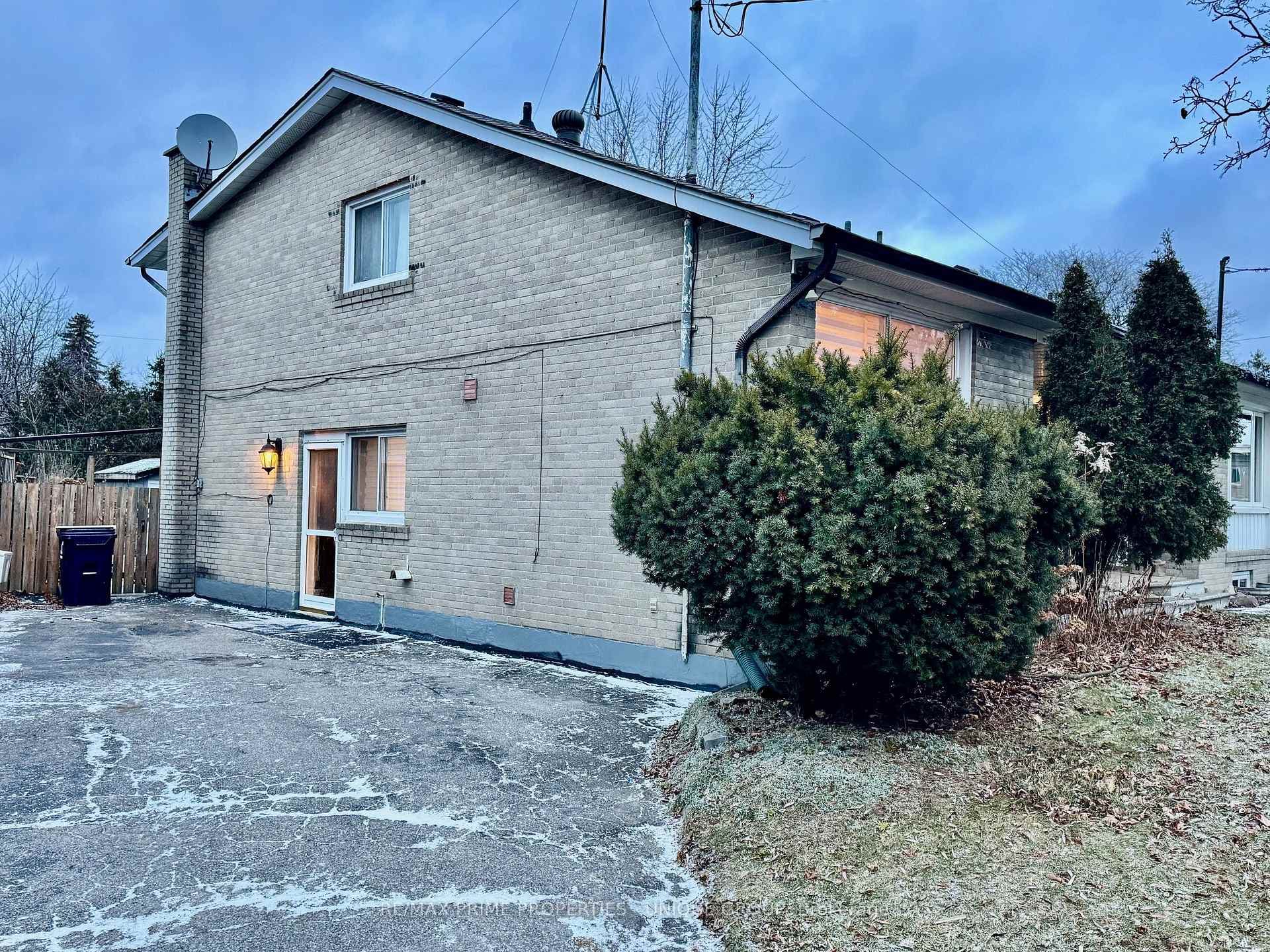 282 Roywood Drive photo 2