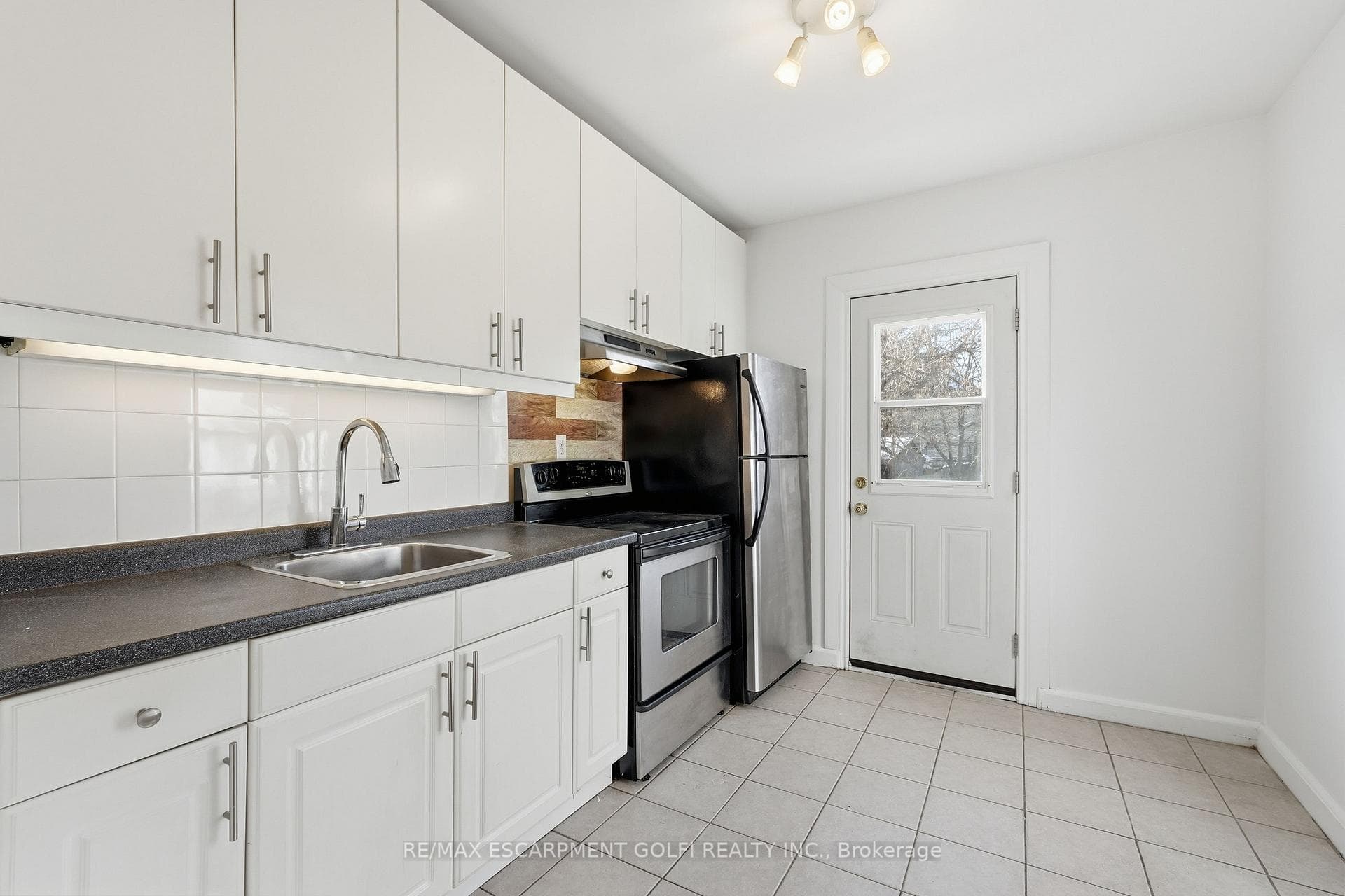 12 Roxborough Avenue photo 11