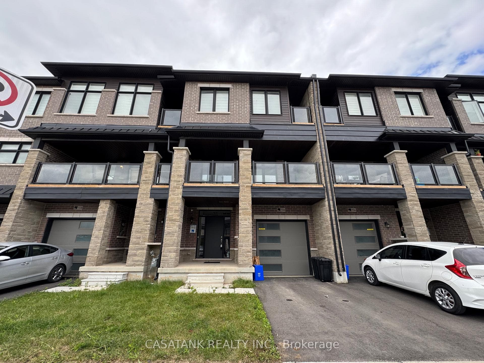 1556 Moonseed Place photo 1