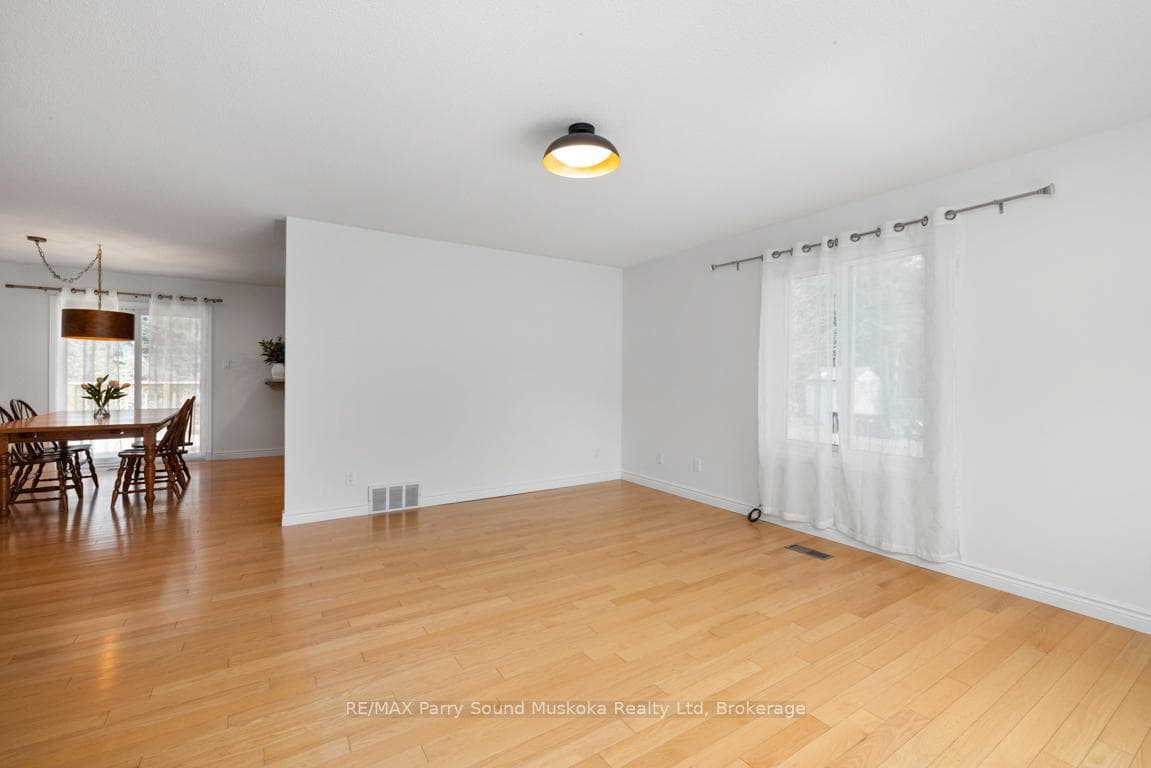 2B Brenda Avenue photo 7