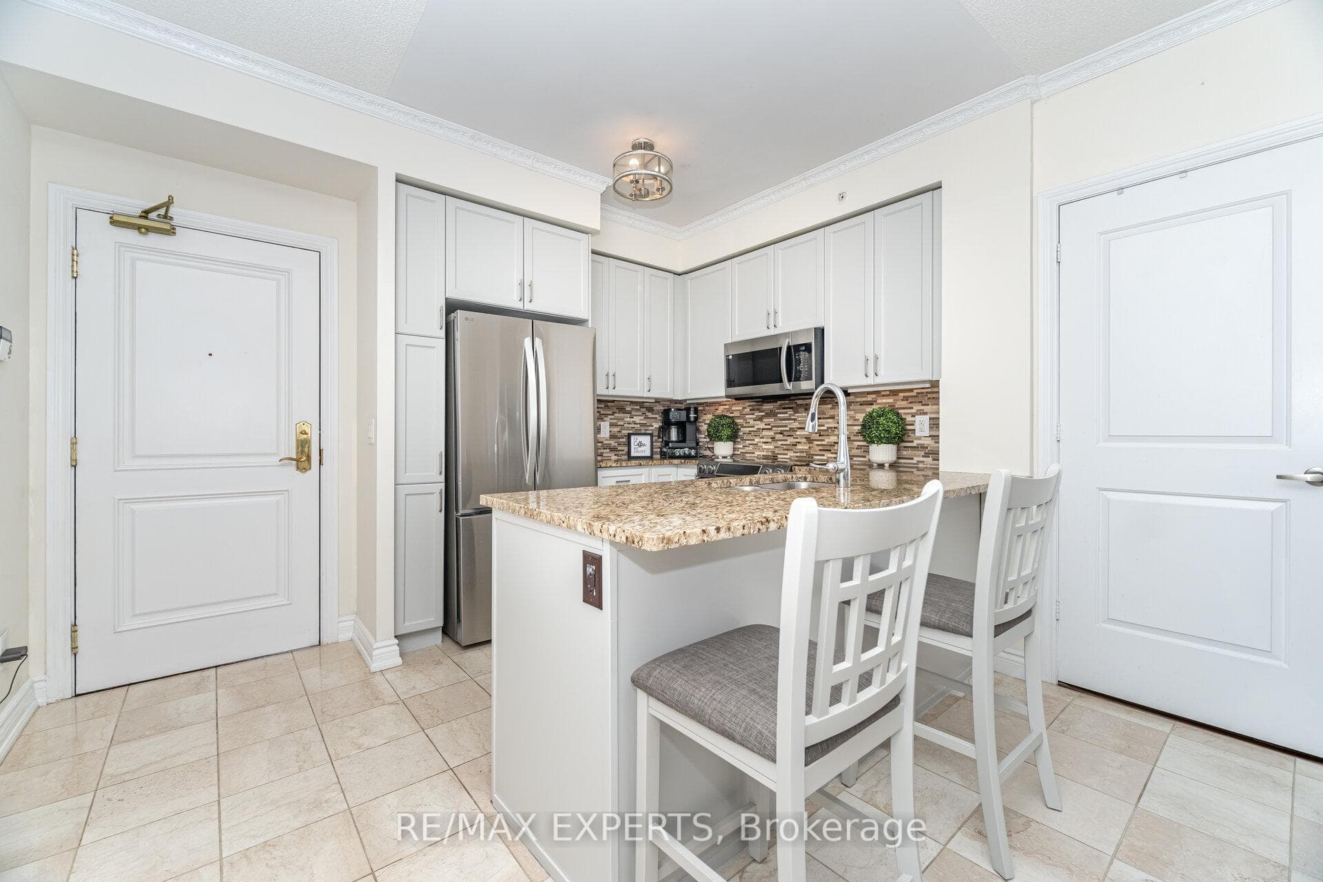9255 Jane Street Unit 809 photo 8