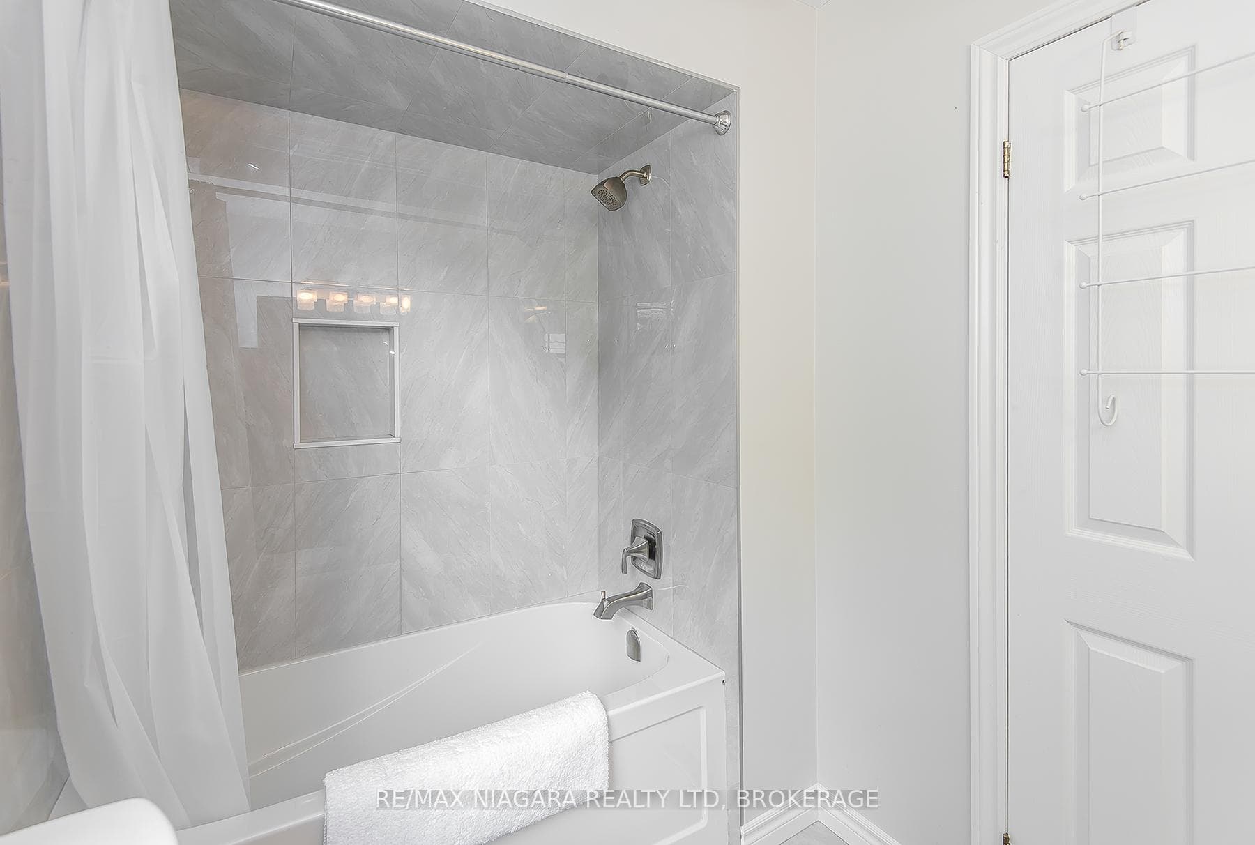 38 Banburry Crescent photo 41