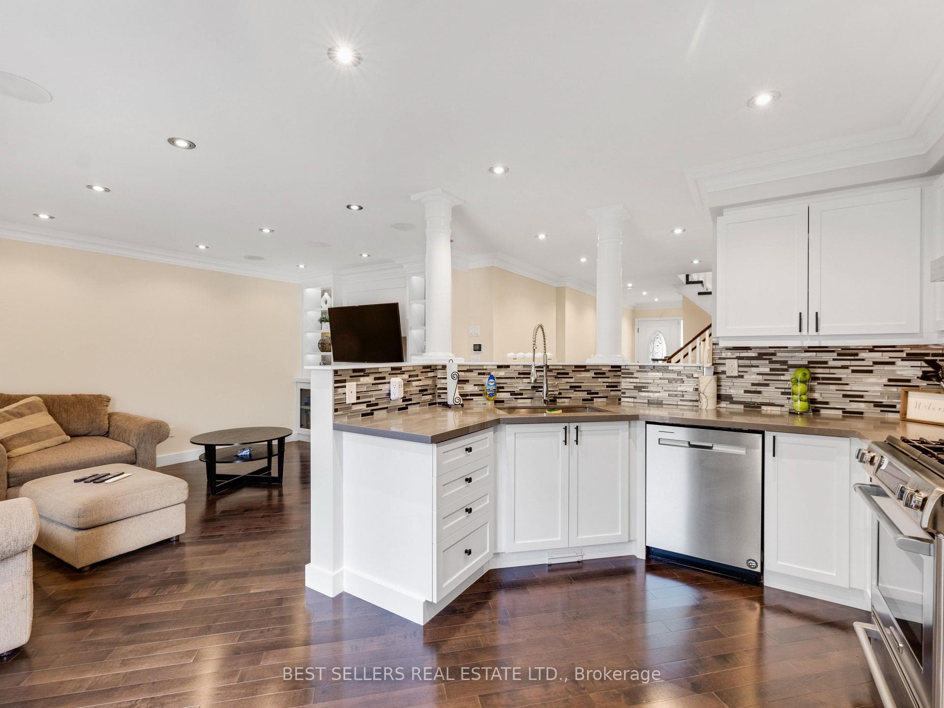 643 Porter Way photo 16