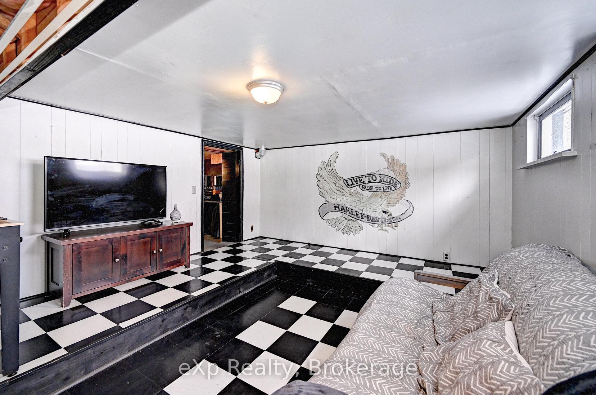 310 BARBER Avenue photo 41