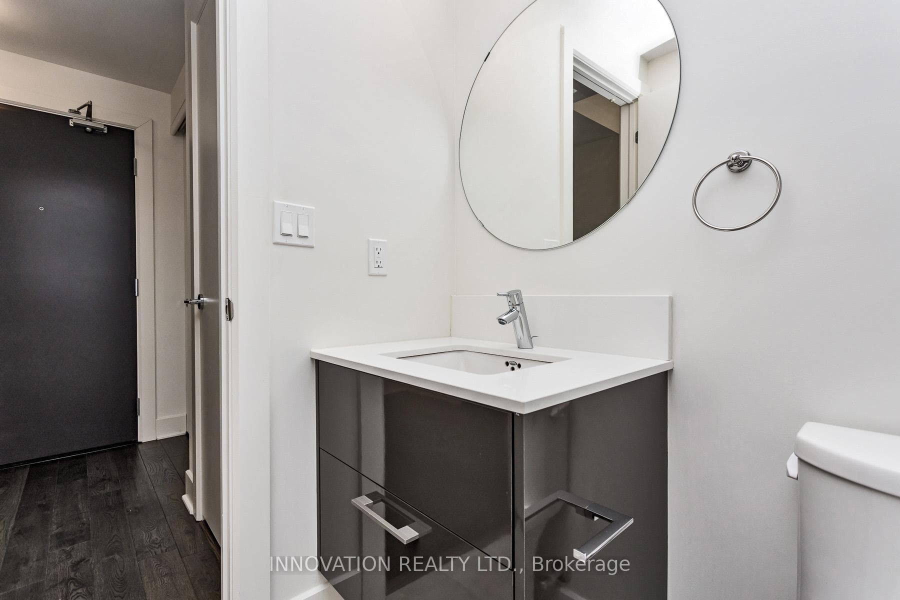 255 Bay Street Unit 702 photo 31