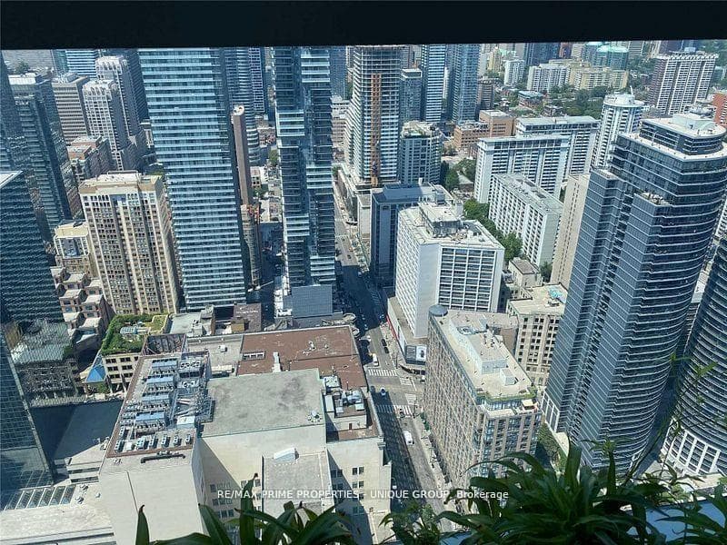 386 Yonge Street Unit 3807 photo 7