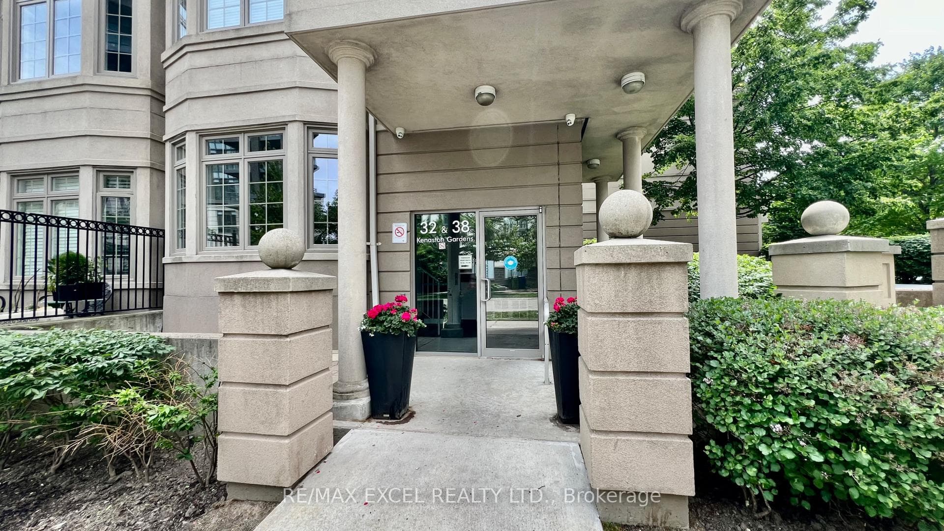 32 & 38 Kenaston Lobby access to Condo