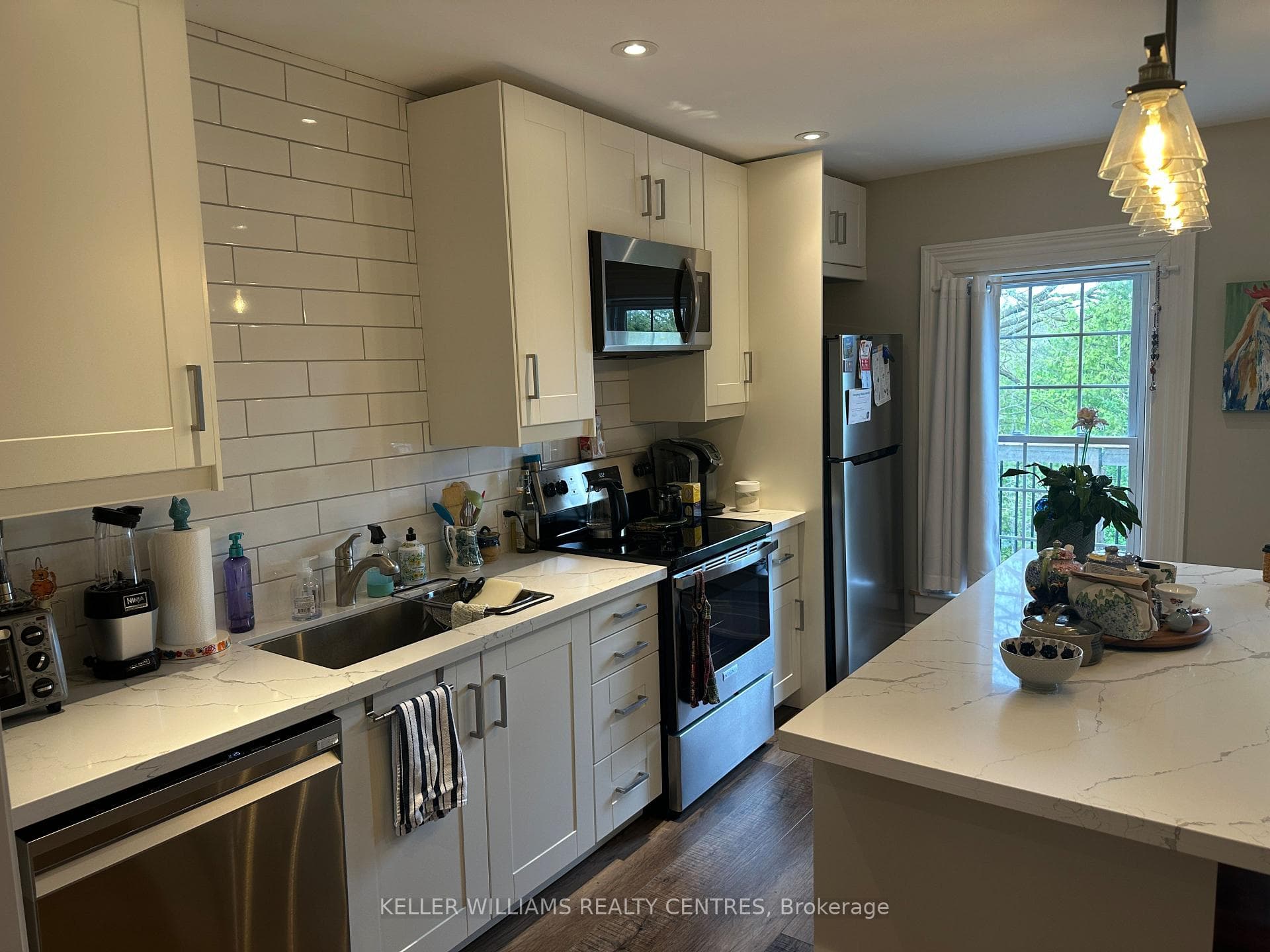 Stunning Kitchen, 2nd Floor W/Stainless Appliances