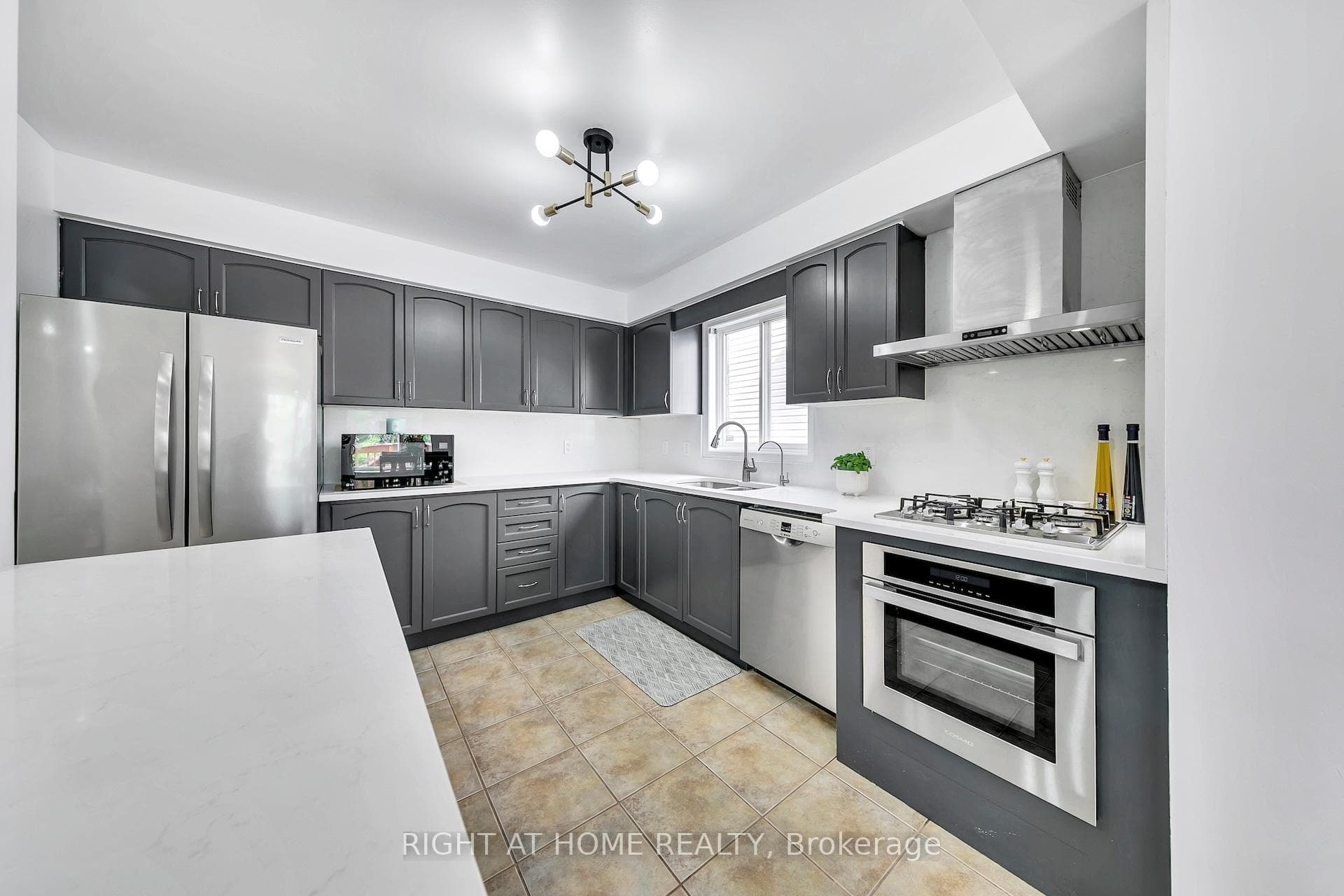 77 Milson Crescent photo 14